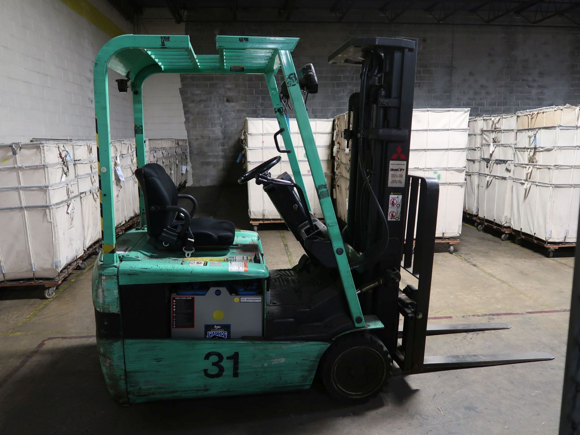 3,000 LB. MITSUBISHI MODEL FB16KT ELECTRIC SIT-DOWN 3-WHEEL LIFT TRUCK; S/N EFB4B00226, 3-STAGE - Image 6 of 15