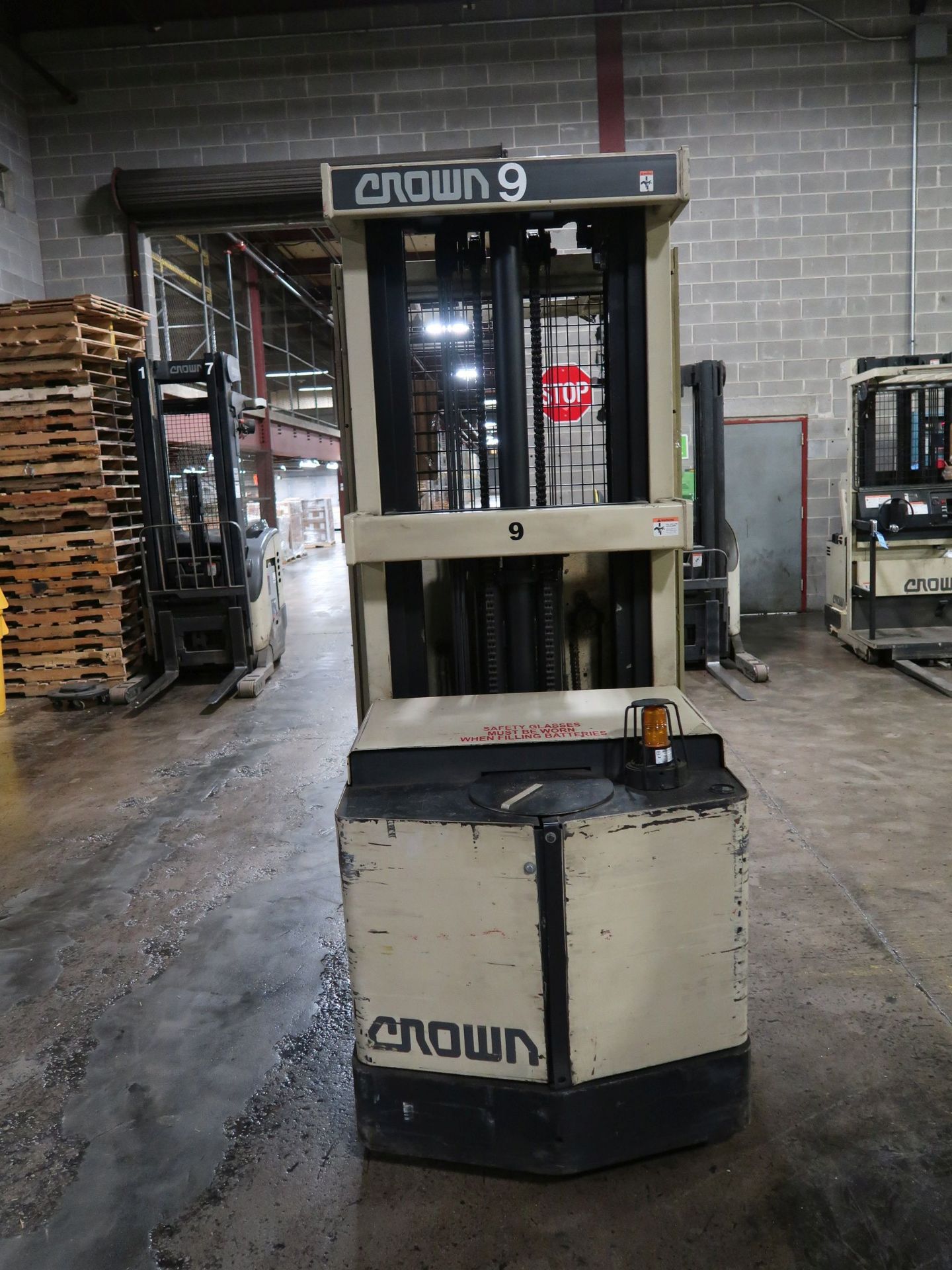 3,000 LB. CROWN MODEL SP36 ELECTRIC ORDER PICKER; S/N 1A232048, 210" LIFT HEIGHT, 7,265 HOURS, W/ - Image 6 of 10