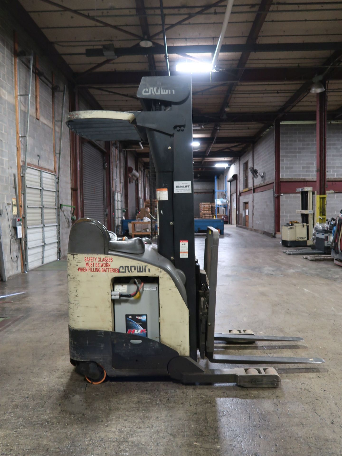 4,500 LB. CROWN MODEL RR5000 ELECTRIC REACH TRUCK; S/N 1A234606, 240" LIFT HEIGHT, 29" REACH, 3, - Image 4 of 15