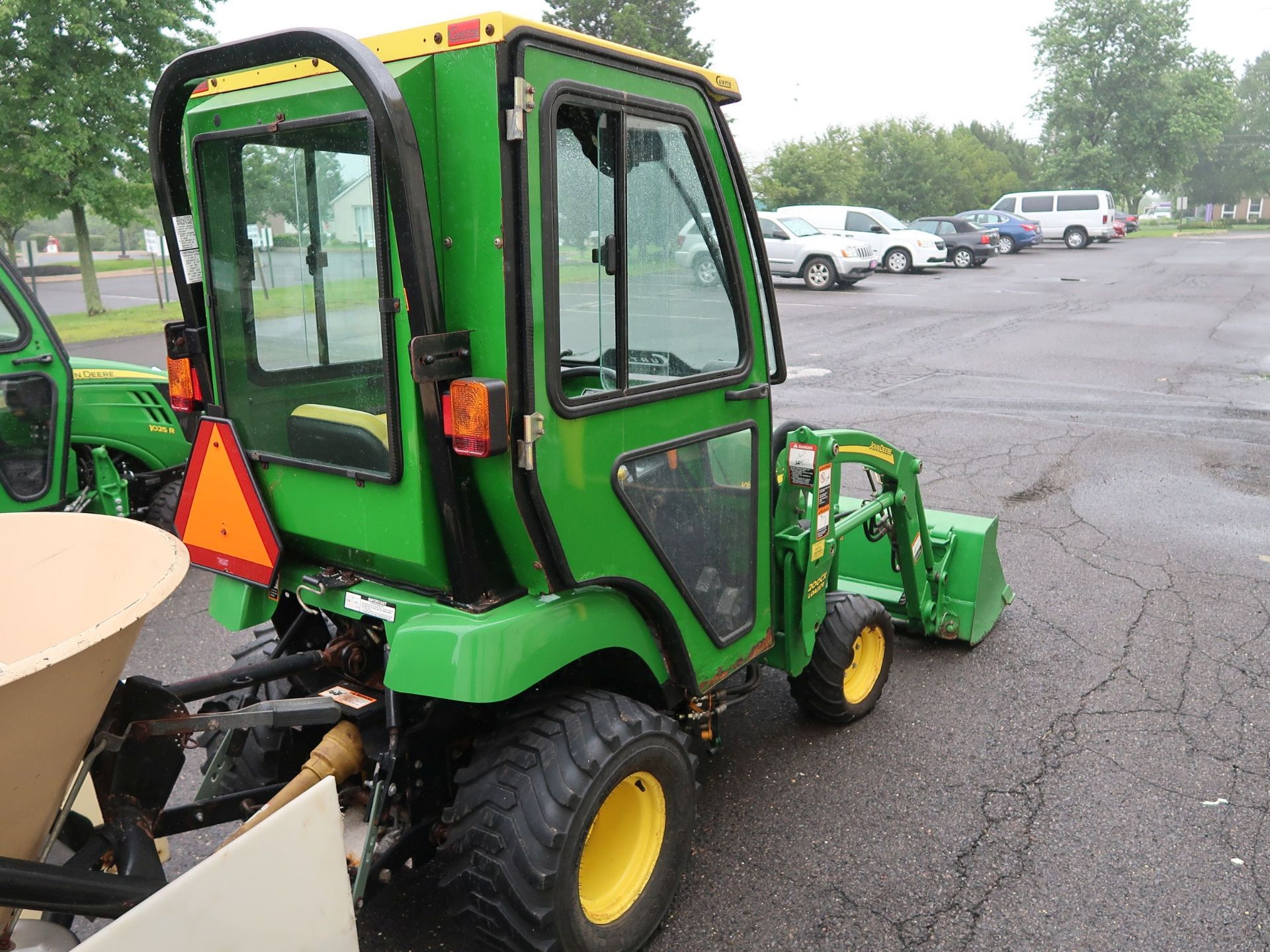 JOHN DEERE MODEL 2305 TRACTOR W/ 50" HYDRAULIC BUCKET & COUNTER WEIGHT; S/N 205520, 290 HOURS - Image 5 of 13