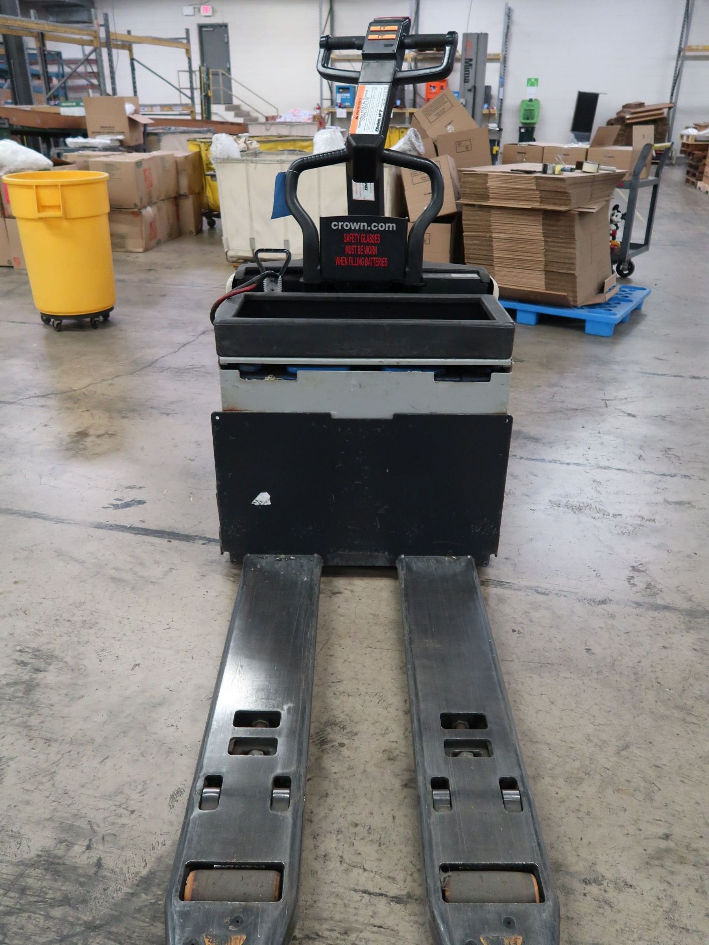 6,000 LB. CROWN MODEL PE4500-60 ELECTRIC RIDER TYPE PALLET TRUCK; S/N 6A334680, 24-VOLT W/ CHARGER - Image 3 of 10