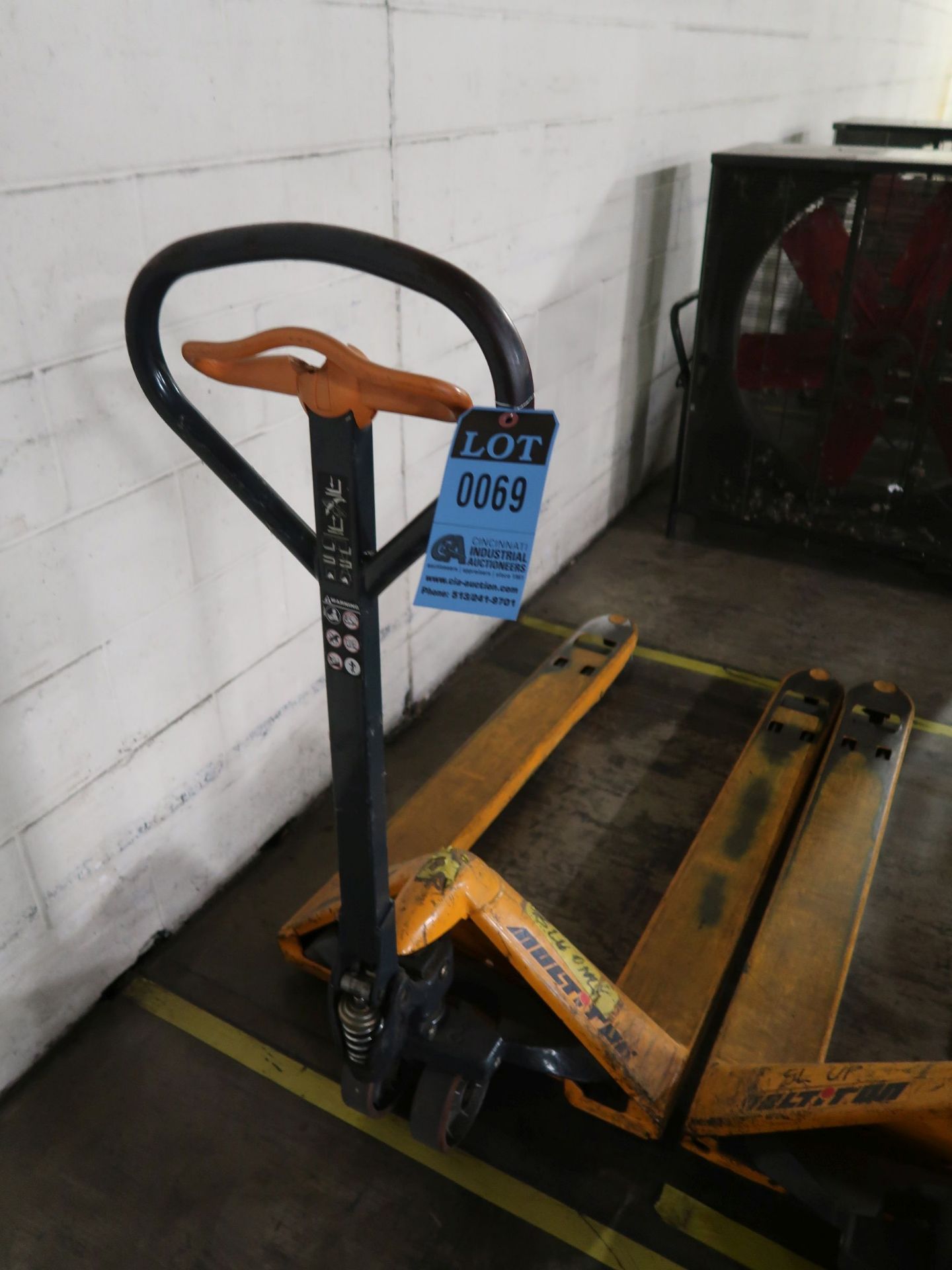 5,500 LB. HYDRAULIC PALLET TRUCK