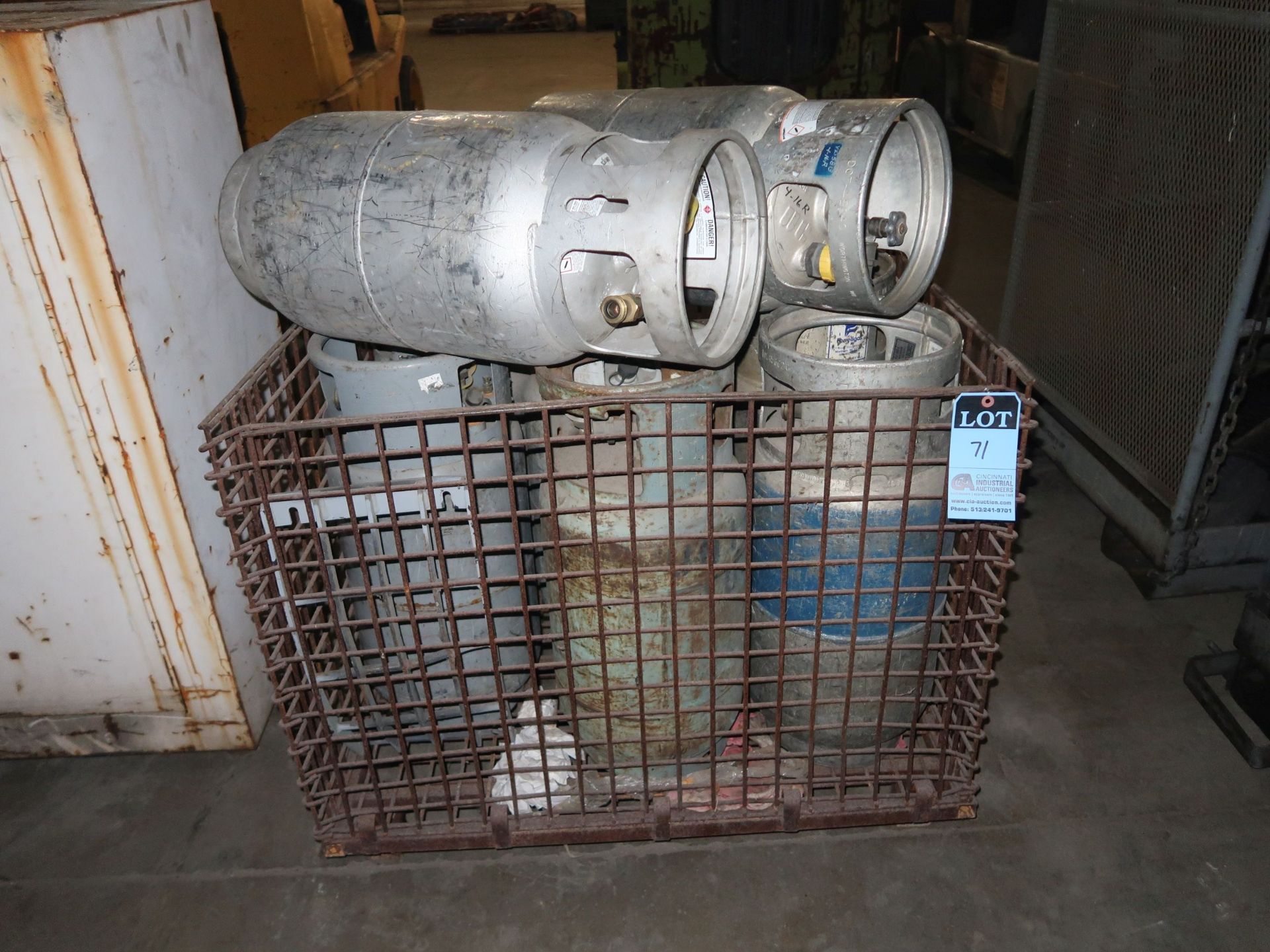 (LOT) LP GAS TANKS