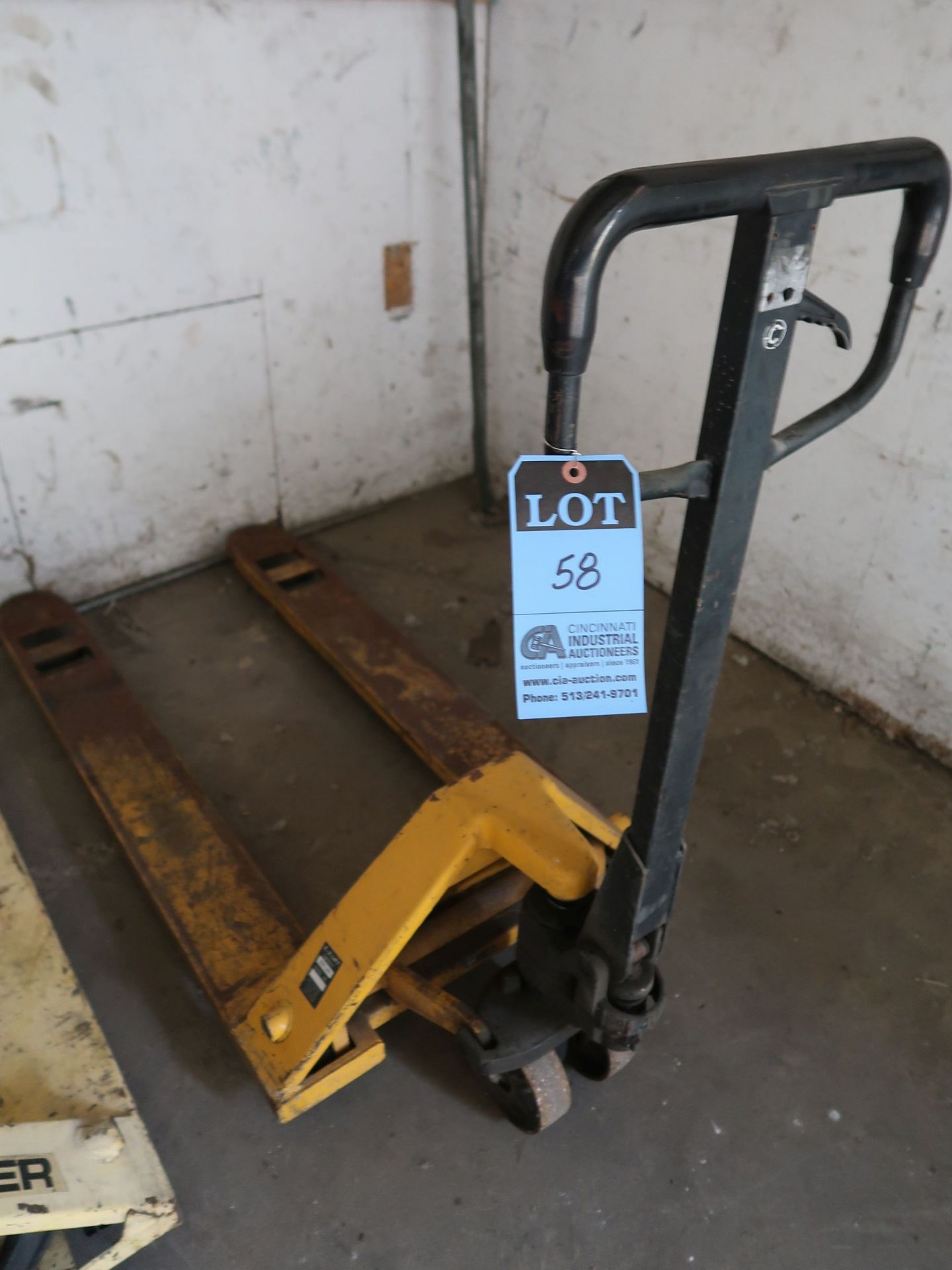 5,500 LB. PALLET TRUCK