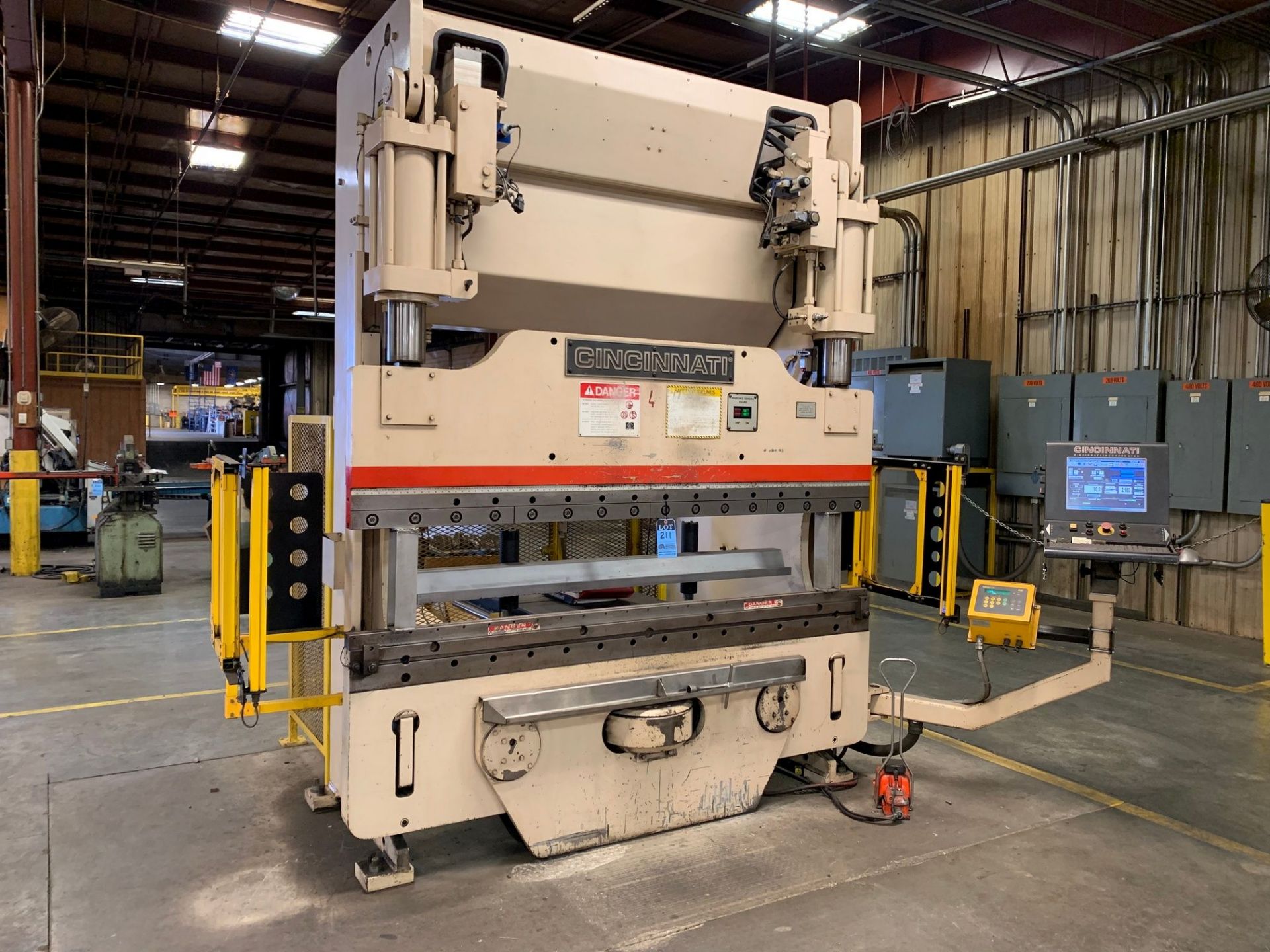 90 TON X 8' CINCINNATI MODEL 90AF+X6FT CNC PRESS BRAKE; S/N 53334, 8' OVERALL, 78" BETWEEN HOUSINGS,