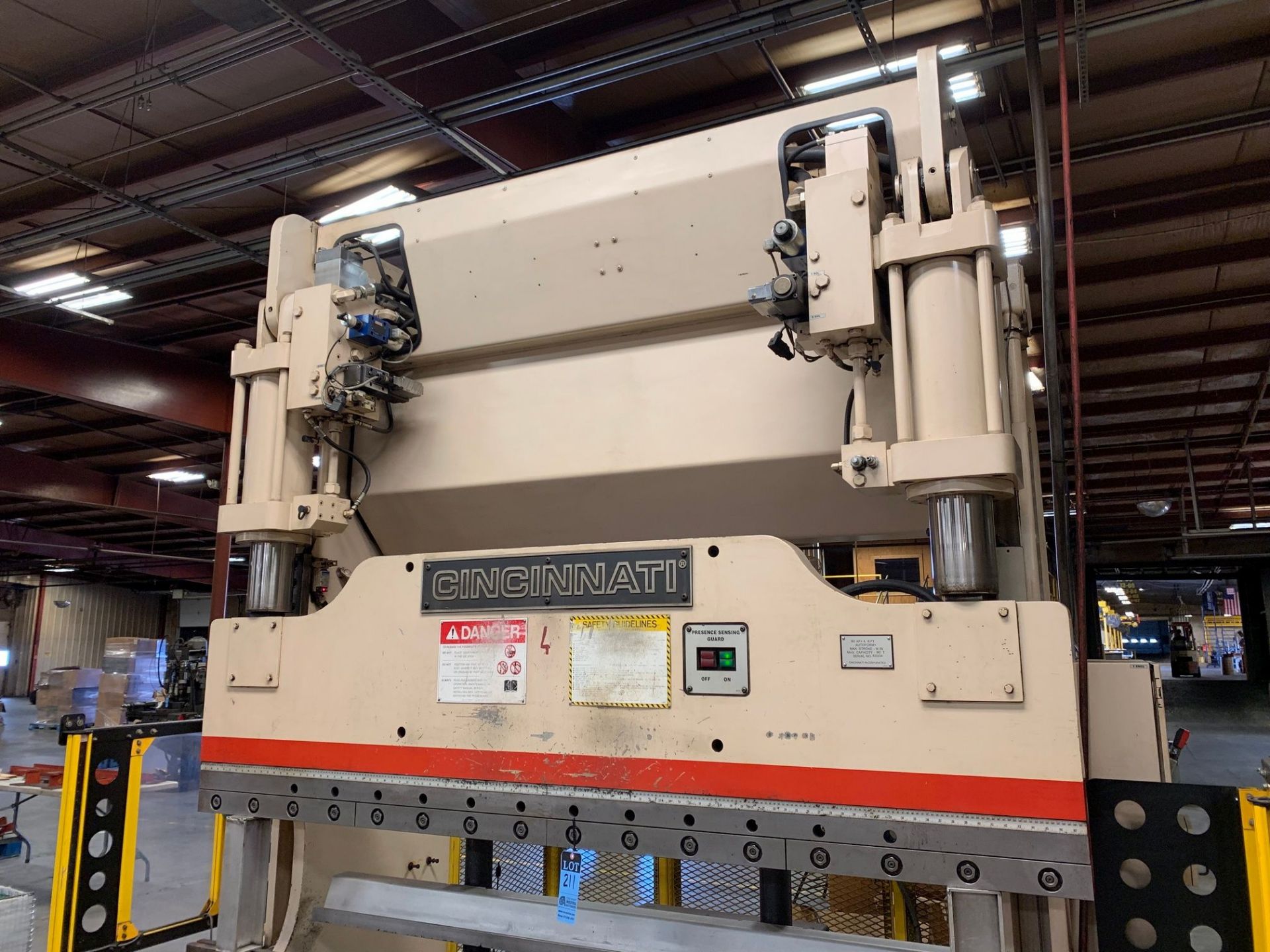 90 TON X 8' CINCINNATI MODEL 90AF+X6FT CNC PRESS BRAKE; S/N 53334, 8' OVERALL, 78" BETWEEN HOUSINGS, - Image 9 of 14