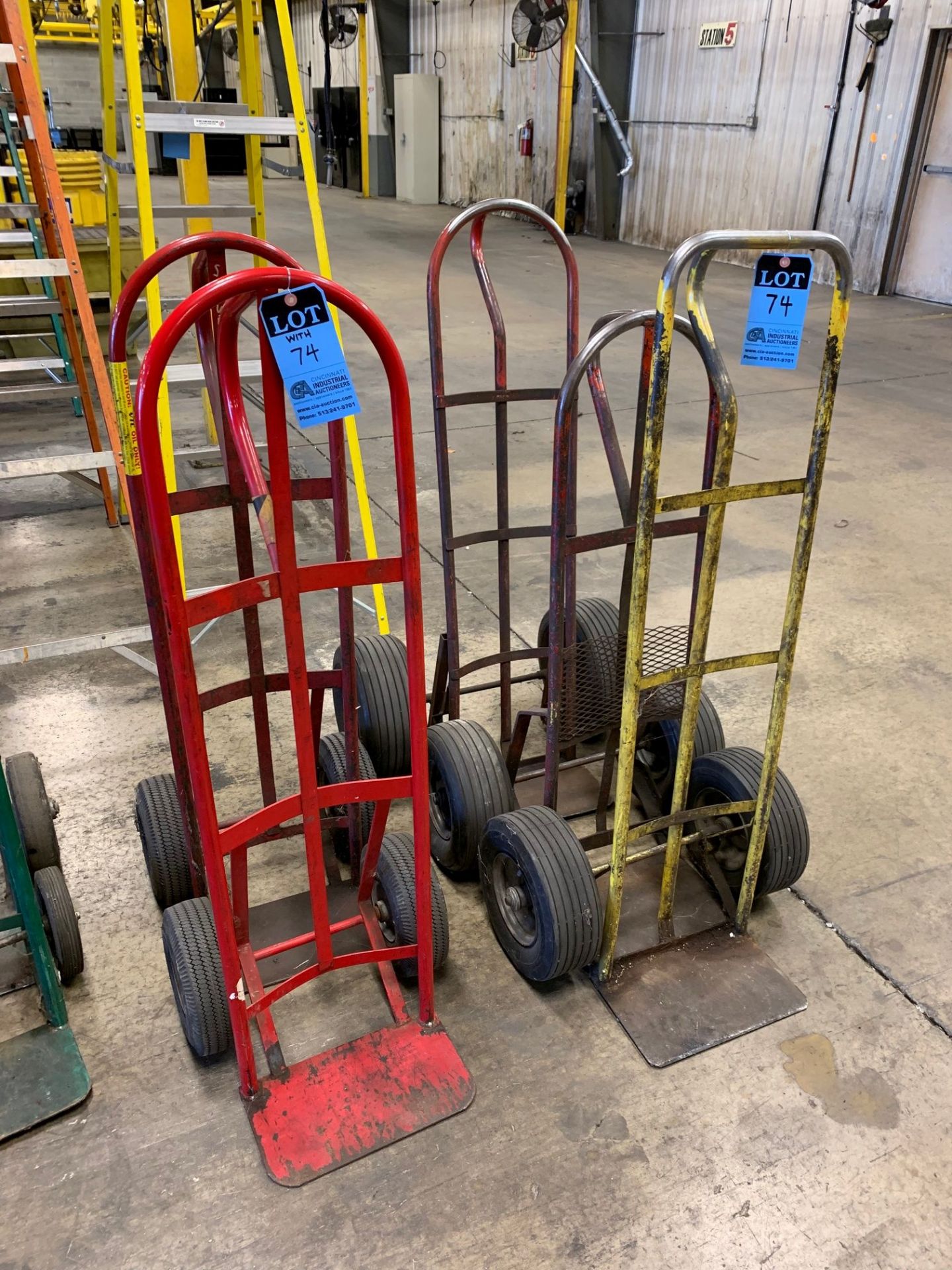 TWO-WHEEL PNEUMATIC TIRE HAND TRUCKS - Image 2 of 2