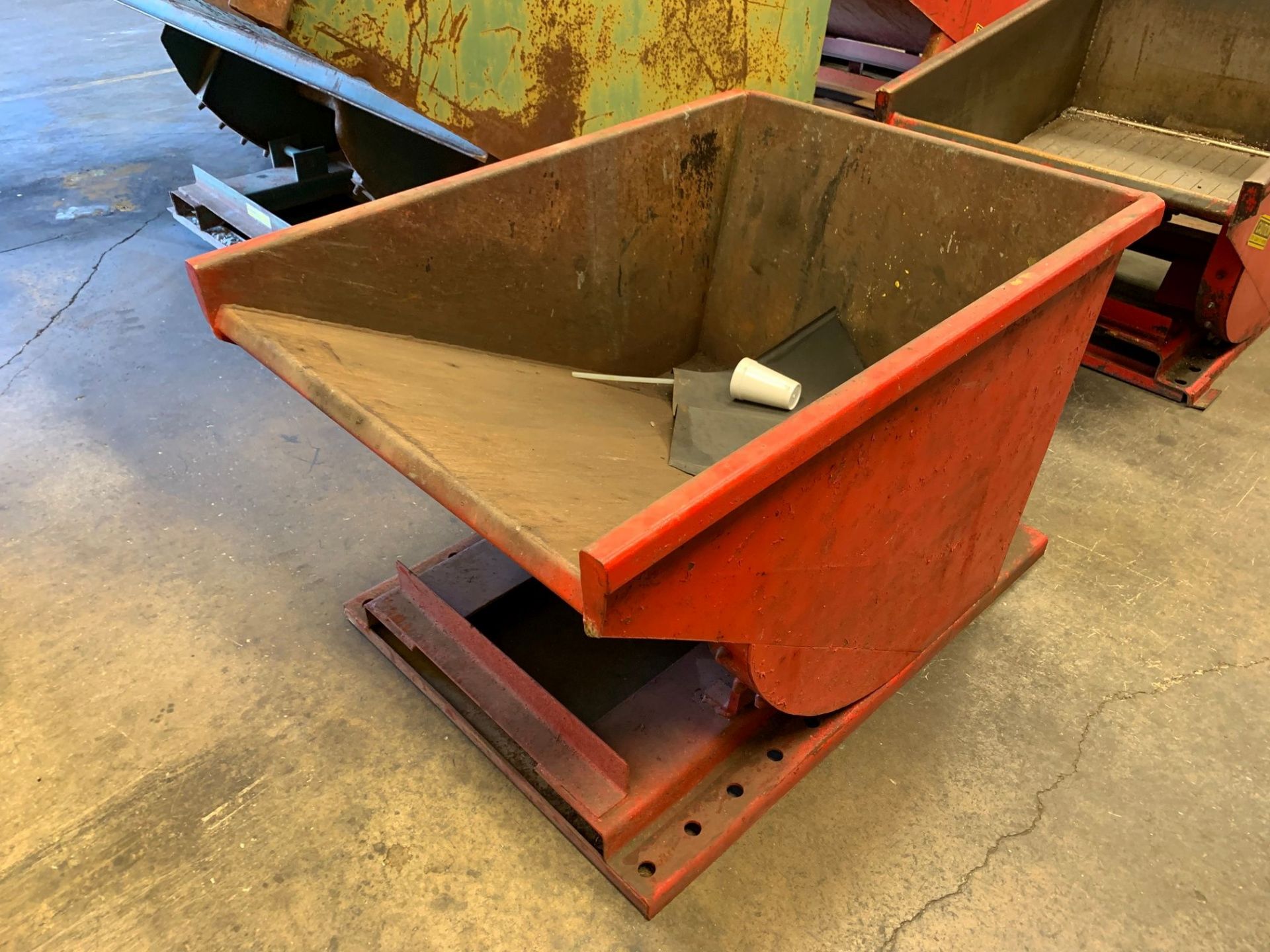 1 CUBIC YARD APPROX. SELF DUMPING HOPPER - Image 2 of 2