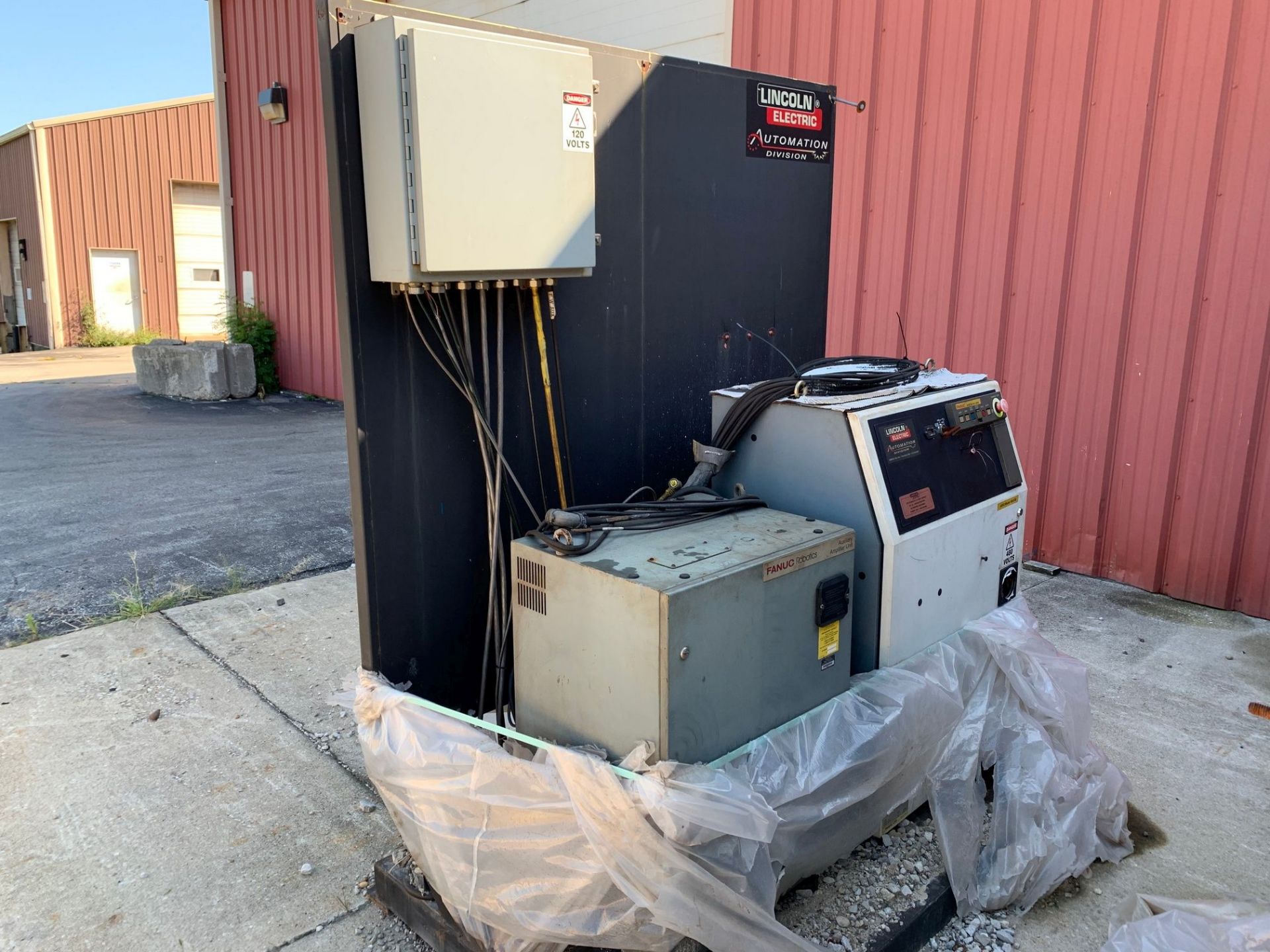 FANUC ARCMATE 100/B ROBOTIC MIG WELDER NO. F-69014 WITH LINCOLN ELECTRIC POWER REAM - Image 11 of 17