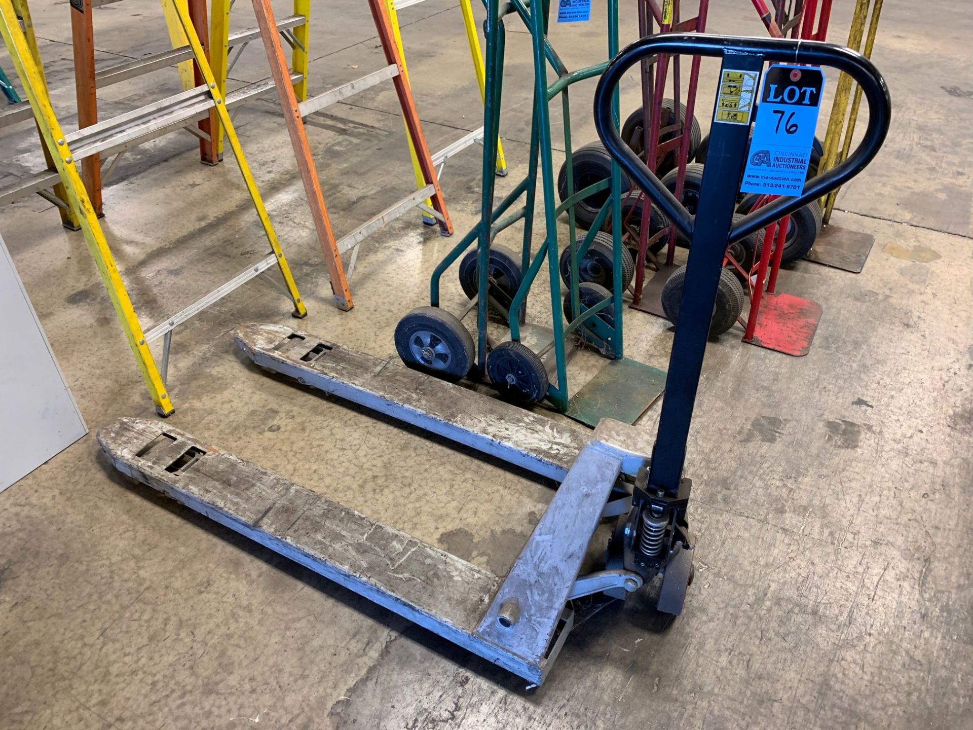 5,500 LB. CAPACITY HAND HYDRAULIC PALLET TRUCK, 48" FORKS