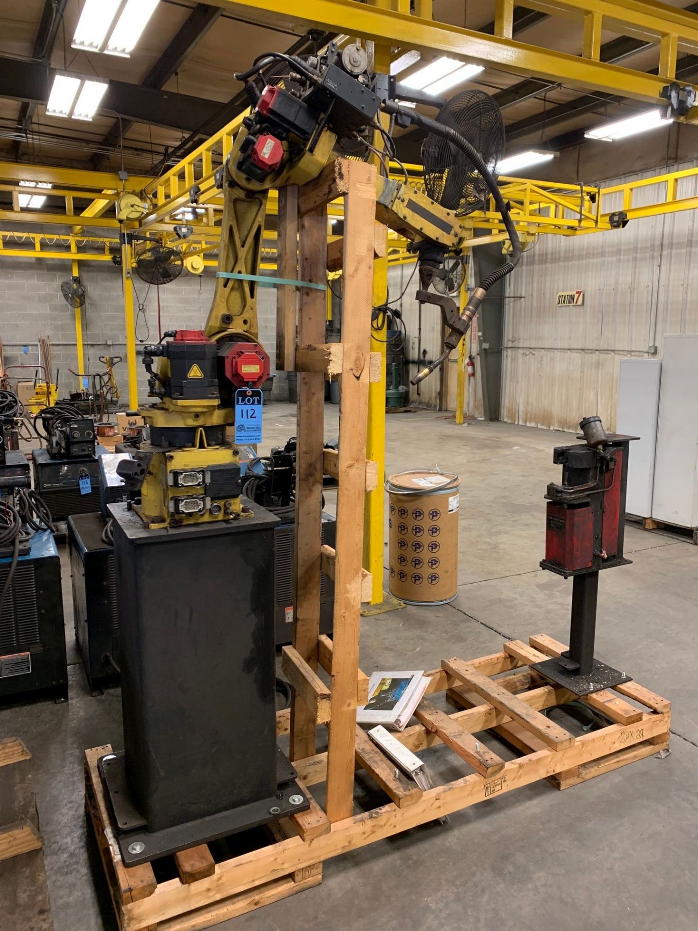 FANUC ARCMATE 100/B ROBOTIC MIG WELDER NO. F-69014 WITH LINCOLN ELECTRIC POWER REAM