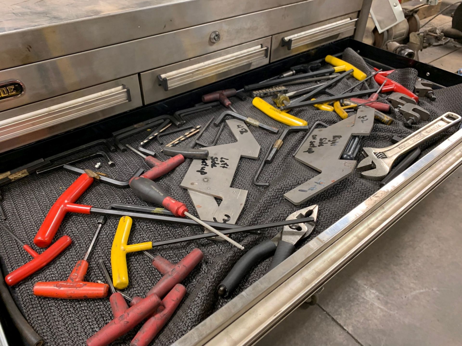 STEEL GLIDE SEVEN-DRAWER TOOL CHEST AND TOOLS WITH CART - Image 3 of 5