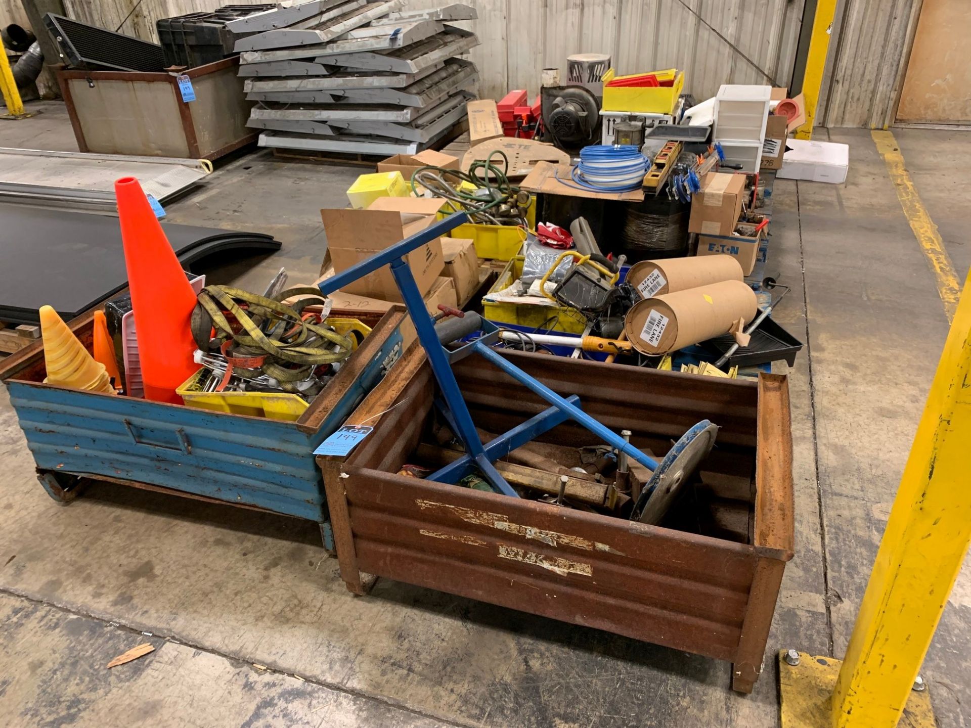 (LOT) MISCELLANEOUS PARTS, TOOLS, HOSE AND BUILDING MAINTENANCE SUPPLIES