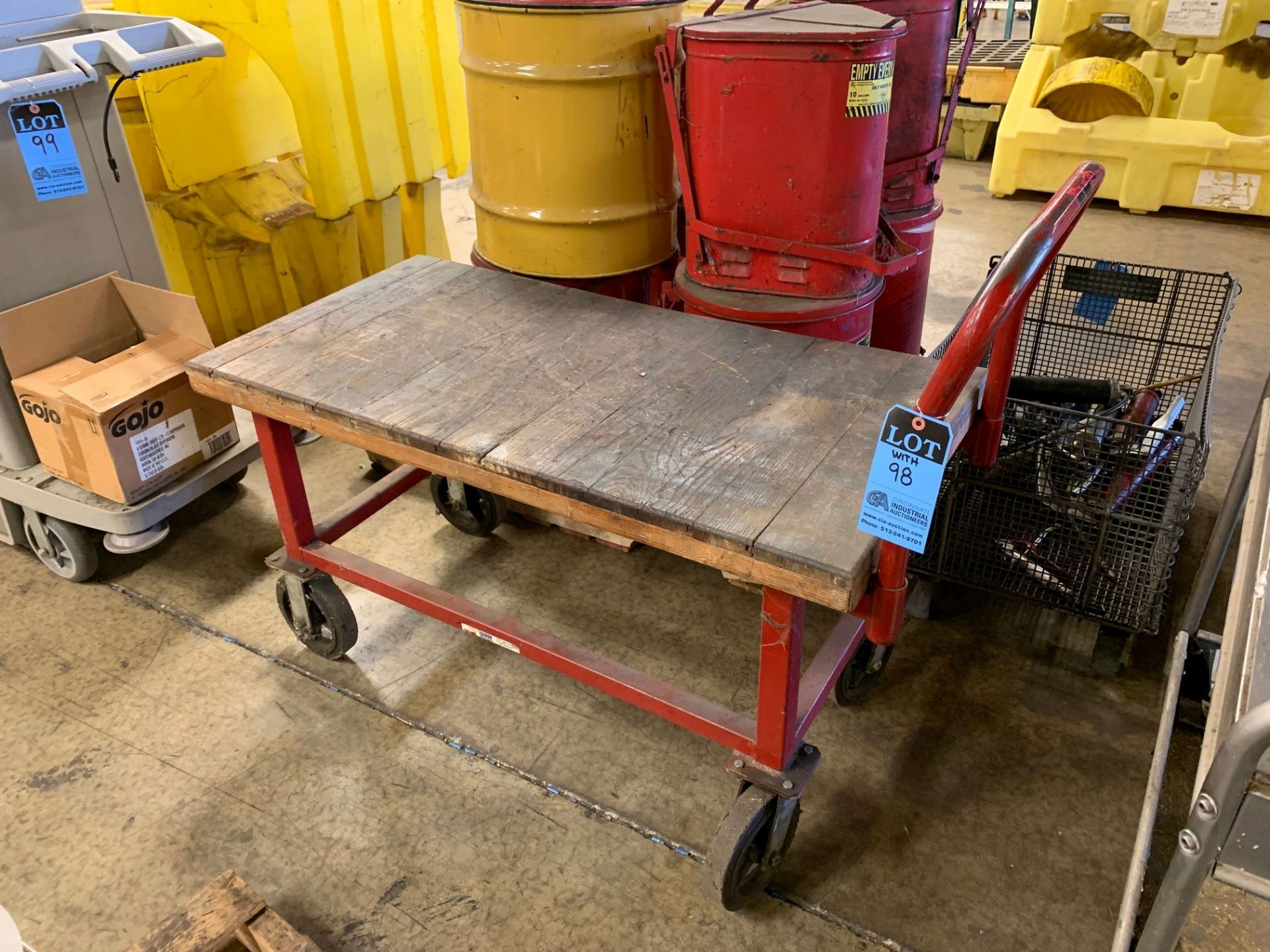 (LOT) MISCELLANEOUS SIZE AND TYPE FOUR-WHEEL UTILITY CARTS - Image 5 of 5