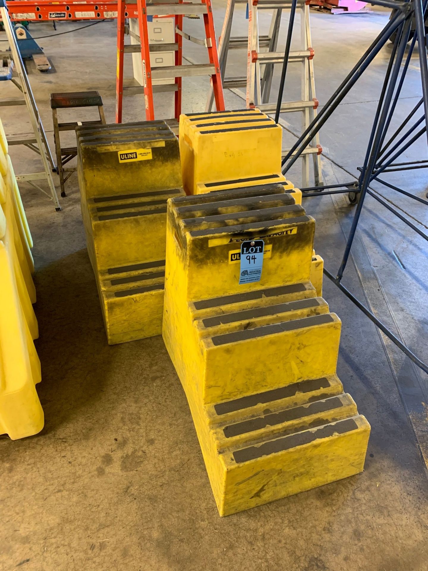 THREE-STEP ULINE PLASTIC UTILITY STEPS