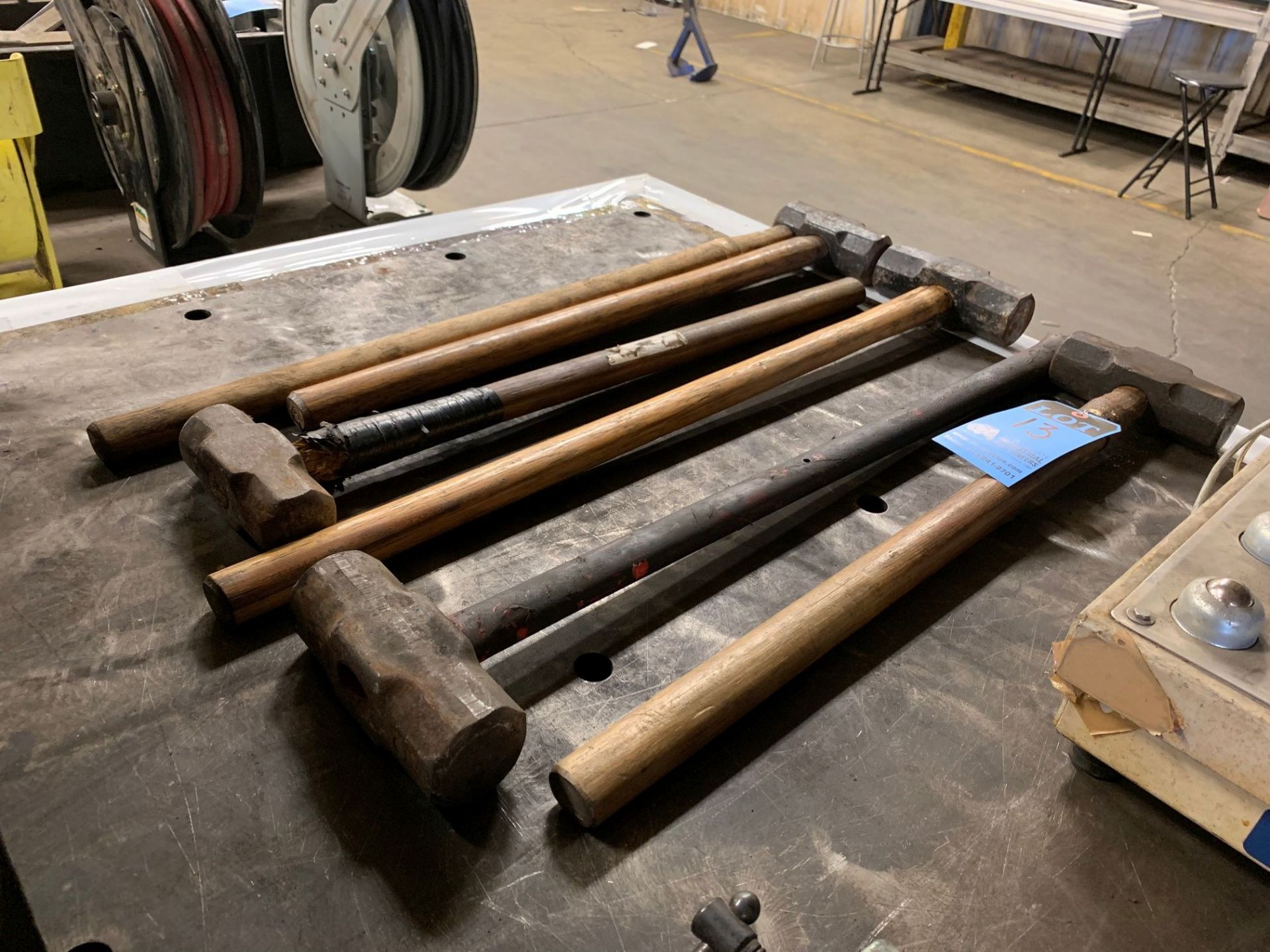 (LOT) LONG HANDLE SLEDGE HAMMERS