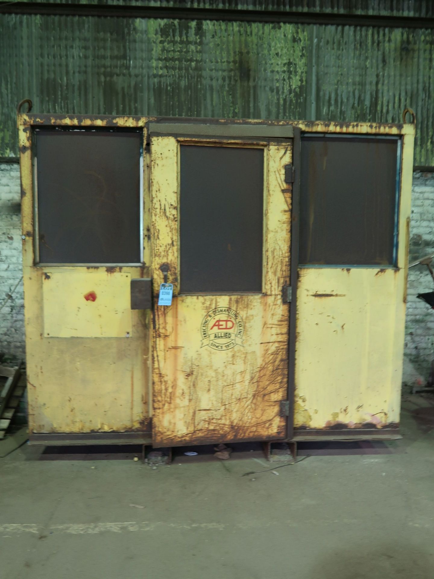 (LOT) YELLOW STEEL CONTAINER WITH CONTENTS- VIDMAR TYPE CABINETS WITH HARDWARE