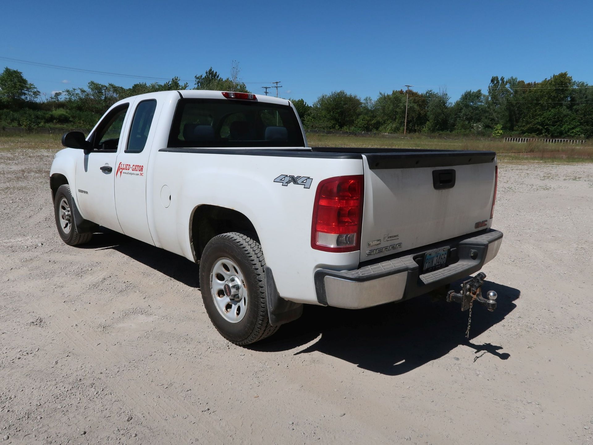 2011 GMC 1500 FOUR WHEEL DRIVE PICKUP TRUCK; VIN 1GTR2TEA3BZ435209, 4.8 LITER, 157,993 MILES, UNIT - Image 7 of 12