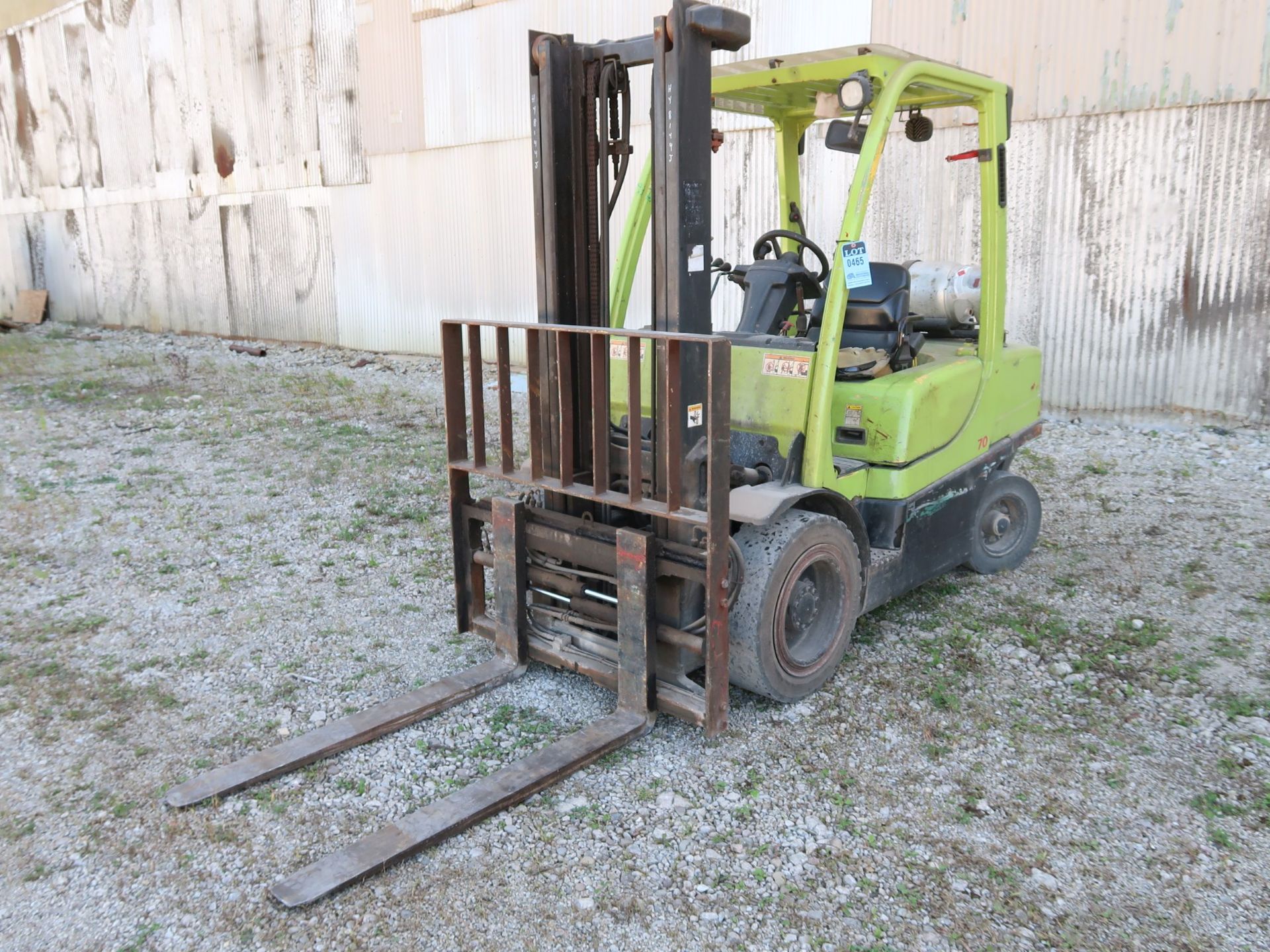 6,500 LB. HYSTER MODEL H70FT LP GAS SOLID PNEUMATIC TIRE LIFT TRUCK; S/N L177VB8144J, 2-STAGE