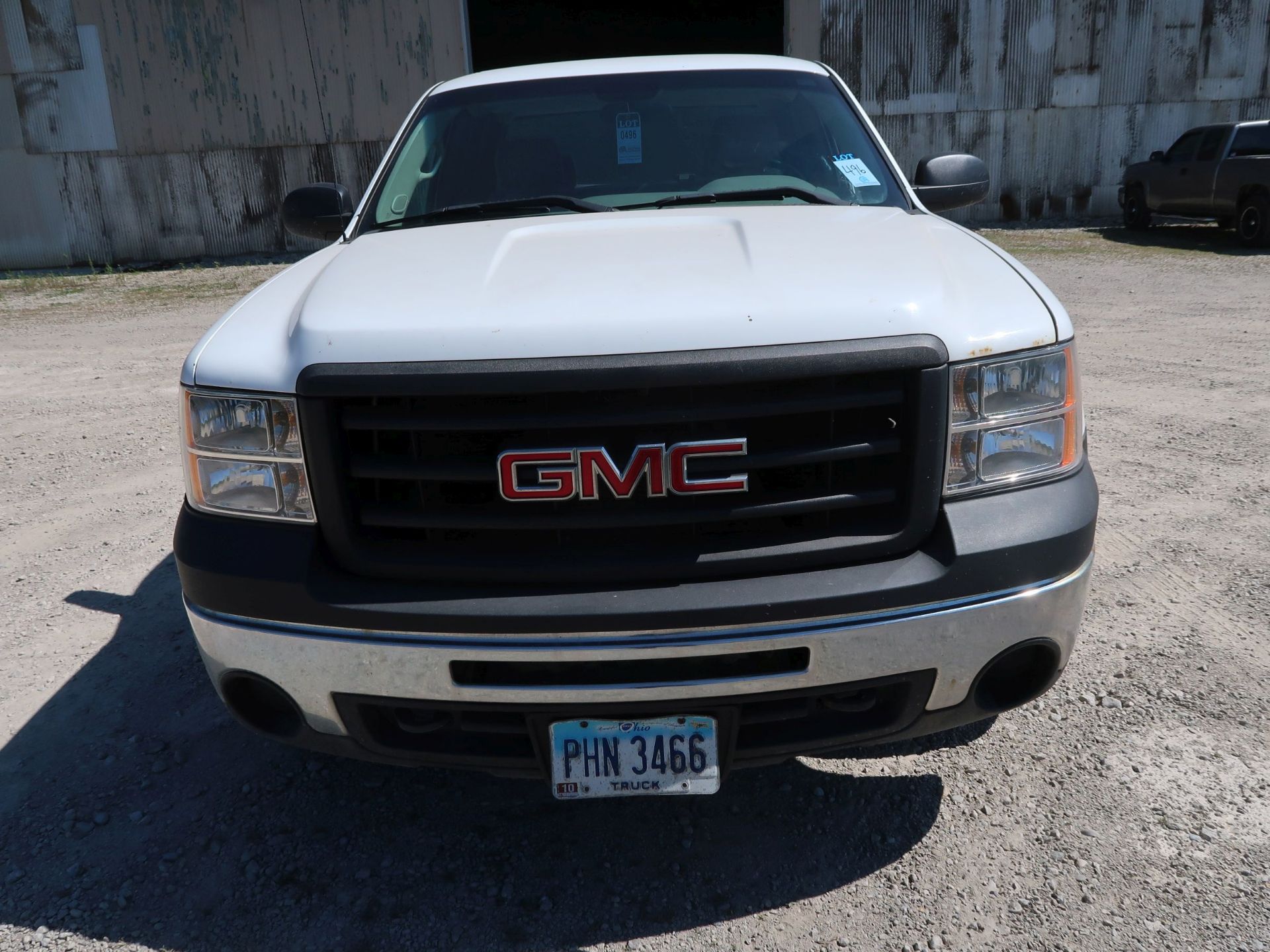 2011 GMC 1500 FOUR WHEEL DRIVE PICKUP TRUCK; VIN 1GTR2TEA3BZ435209, 4.8 LITER, 157,993 MILES, UNIT - Image 2 of 12