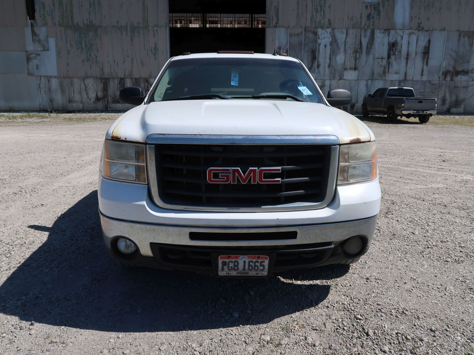 2007 GMC 2500 FOUR WHEEL DRIVE PICKUP TRUCK; VIN 1GTHK29K07E557288, 6.0 LITER, TOOLBOX, 232,785 - Image 2 of 12