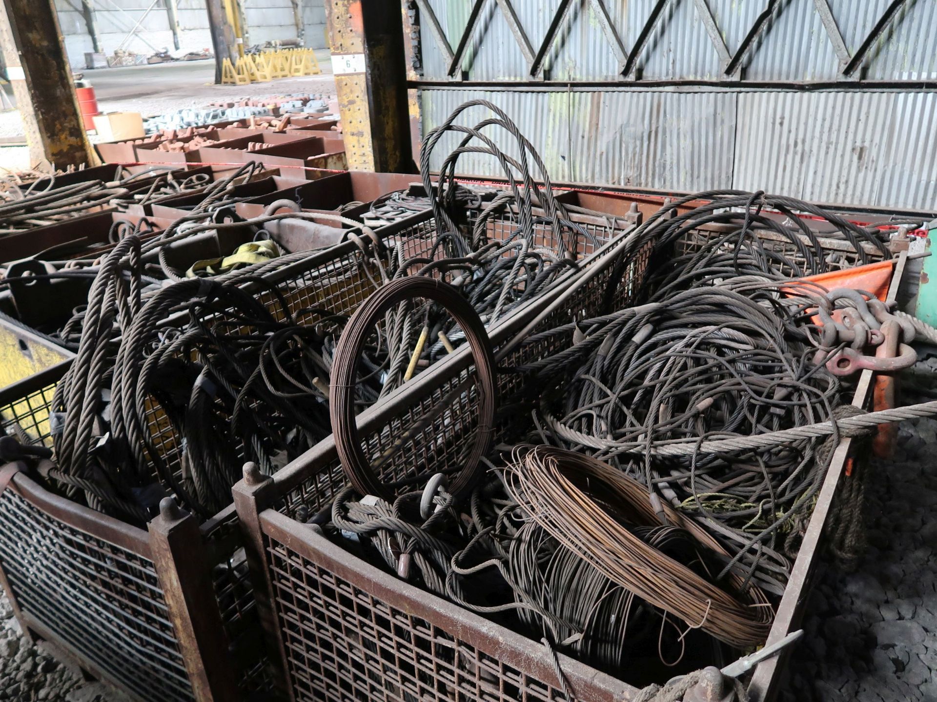 (LOT) LARGE QUANTITY OF STEEL ITEMS - PLATFORMS, BASKETS WITH RIGGING, SLINGS, SHACKLES, AND OTHER - - Image 5 of 10