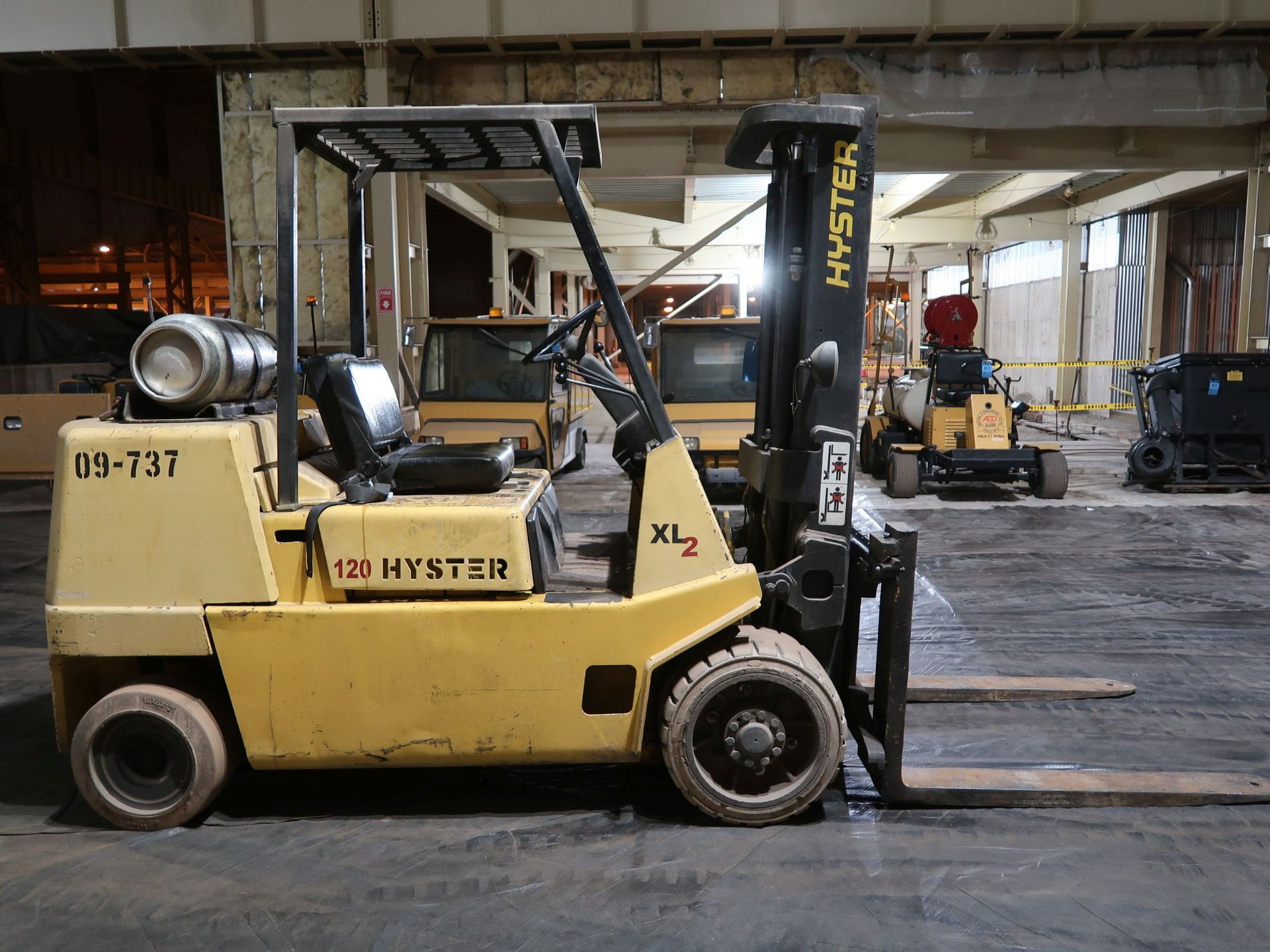 12,000 LB. HYSTER MODEL S120XCS LP GAS CUSHION TIRE LIFT TRUCK; S/N D004V09823S, 2-STAGE MAST, 84" - Image 4 of 11