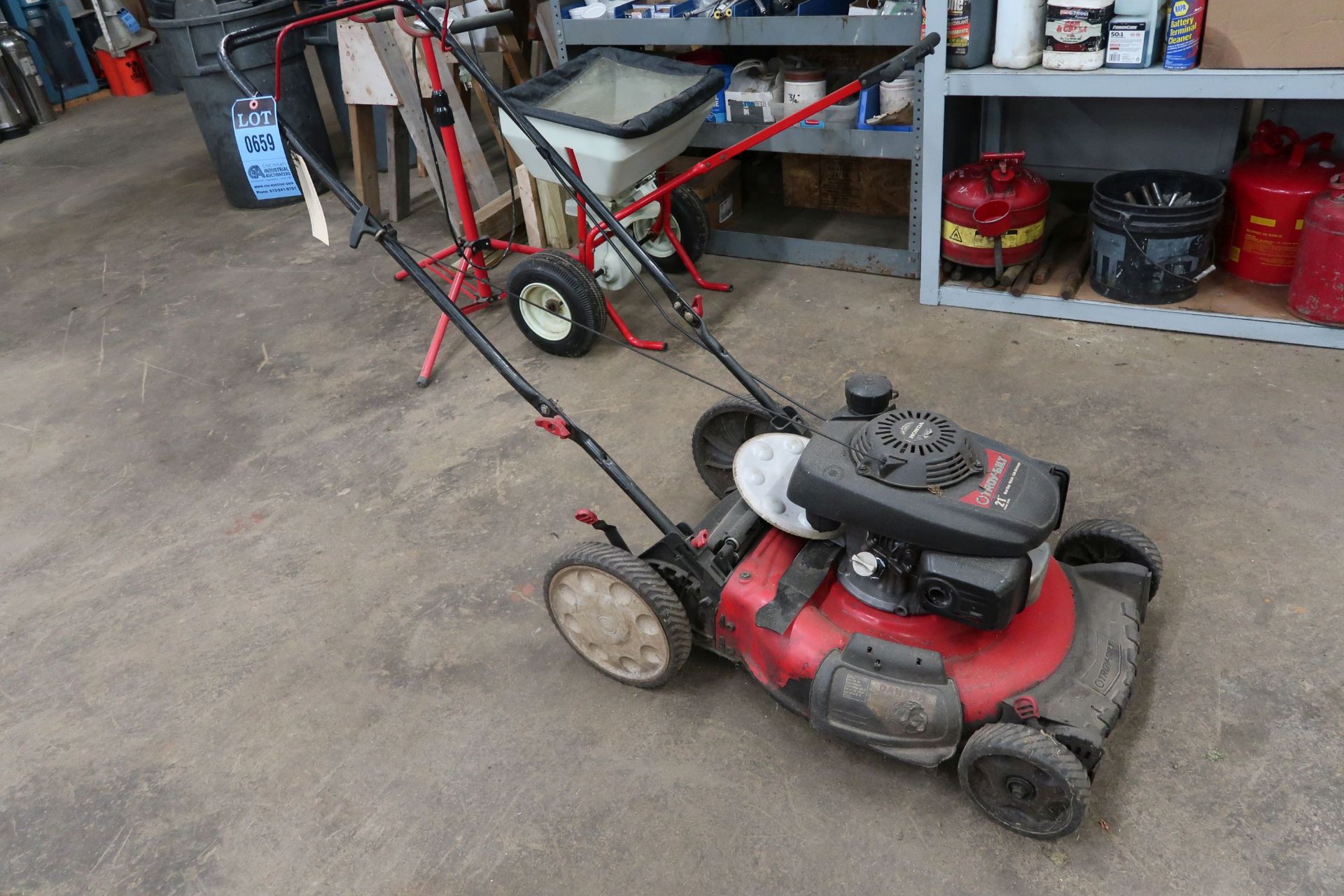 21" TROY BILT GAS POWERED WALK BEHIND LAWNMOWER