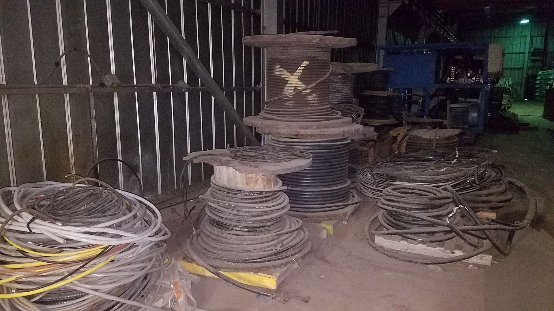 (LOT) CONTENTS BALANCE OF ROOM; APPROX. 18-SPOOLS OF HD WIRE, PALLETS OF HD WIRE, ELECTRICAL PANEL - Image 3 of 9