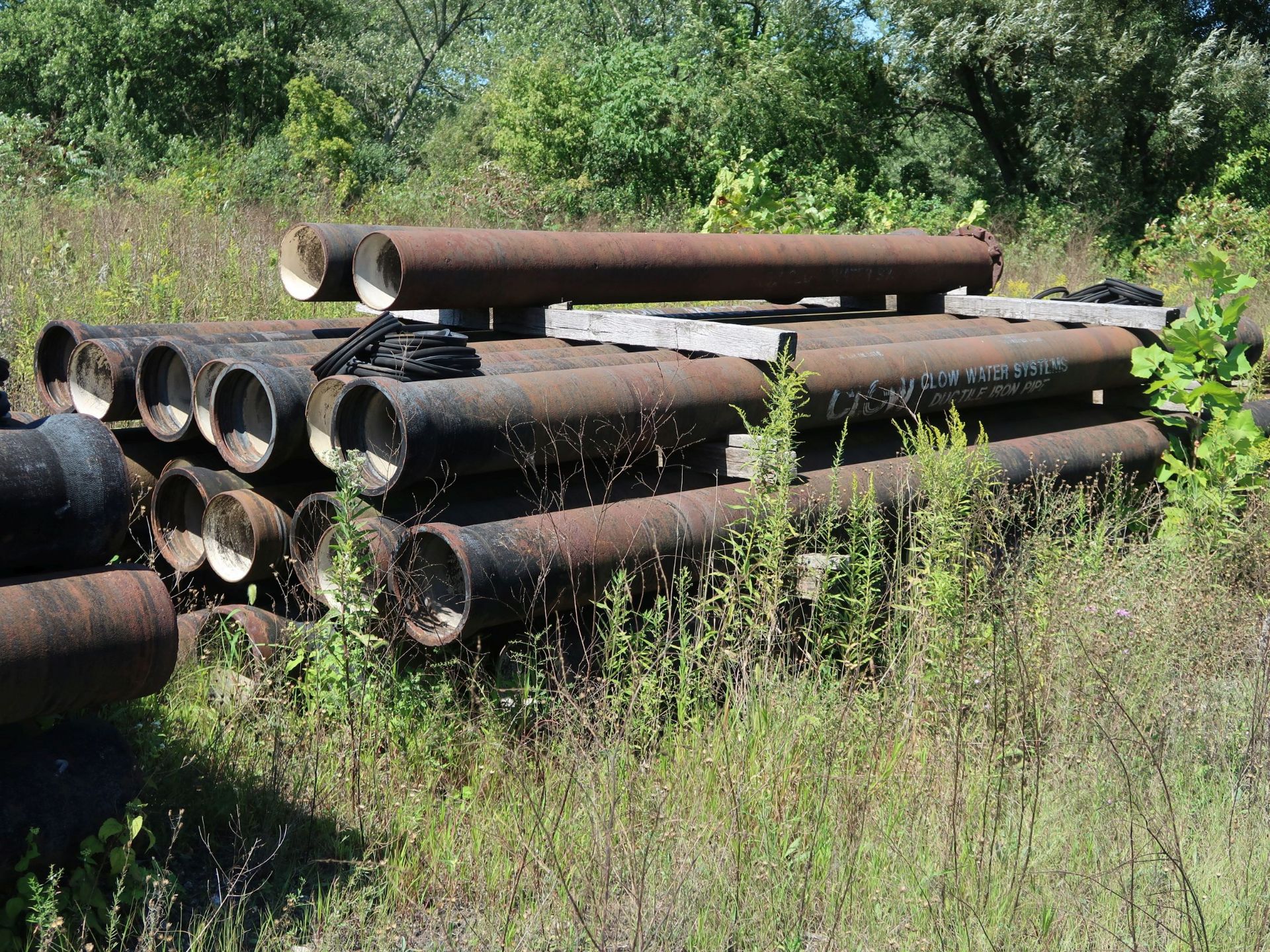 (LOT) CLOW DUCTILE IRON PIPE (10" ID X 18' LONG) APPROX. (75) JOINTS AND (6) PIECES OF ASSORTED - Image 2 of 4