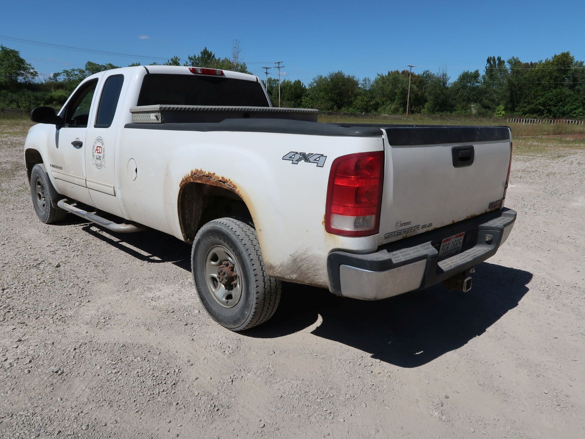 2007 GMC 2500 FOUR WHEEL DRIVE PICKUP TRUCK; VIN 1GTHK29K07E557288, 6.0 LITER, TOOLBOX, 232,785 - Image 7 of 12