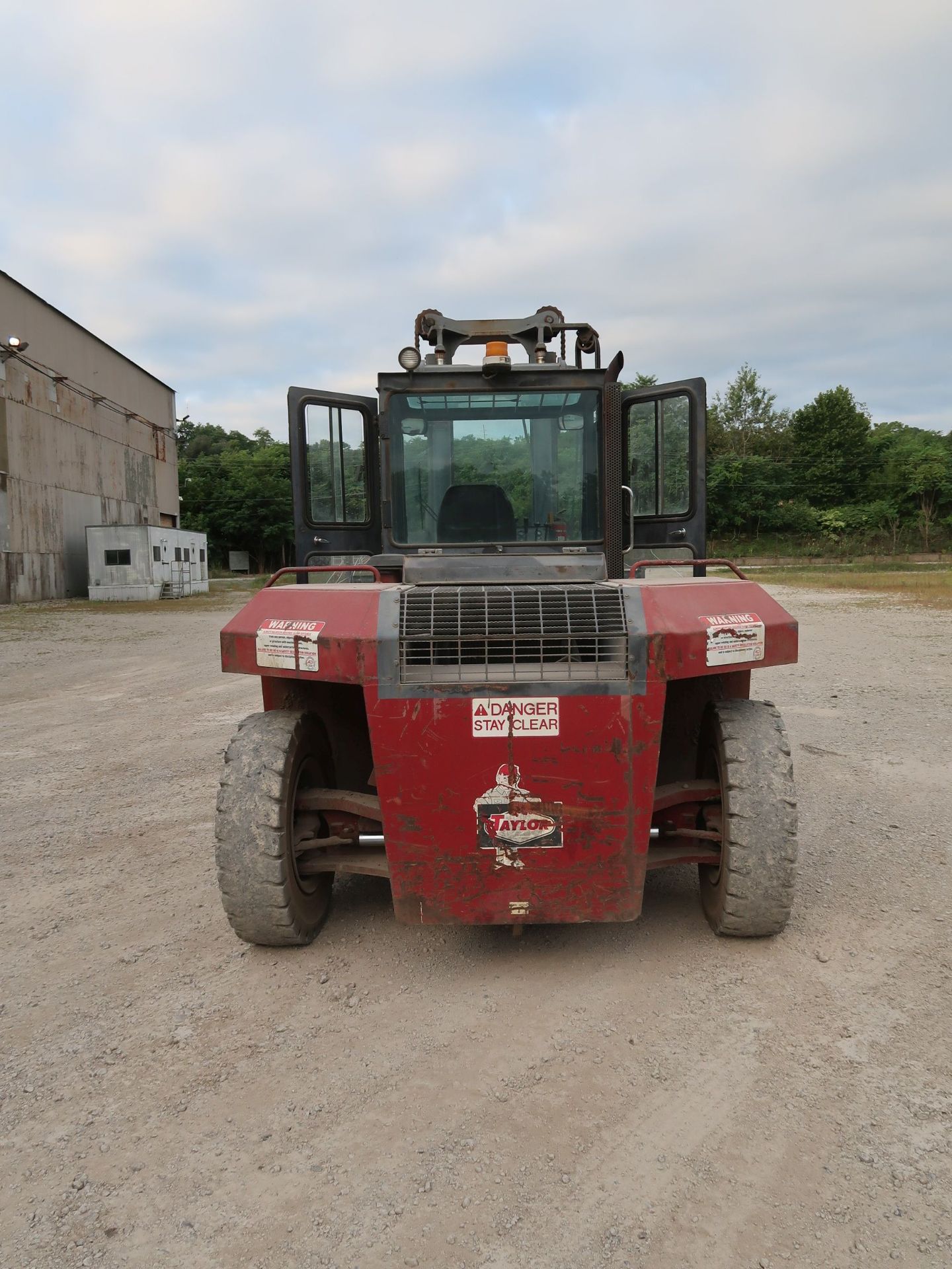 33,000 LB. TAYLOR MODEL GT330 DIESEL POWER PNEUMATIC TIRE LIFT TRUCK; S/N S-27-23690, TRUCK WEIGHT - Image 6 of 12