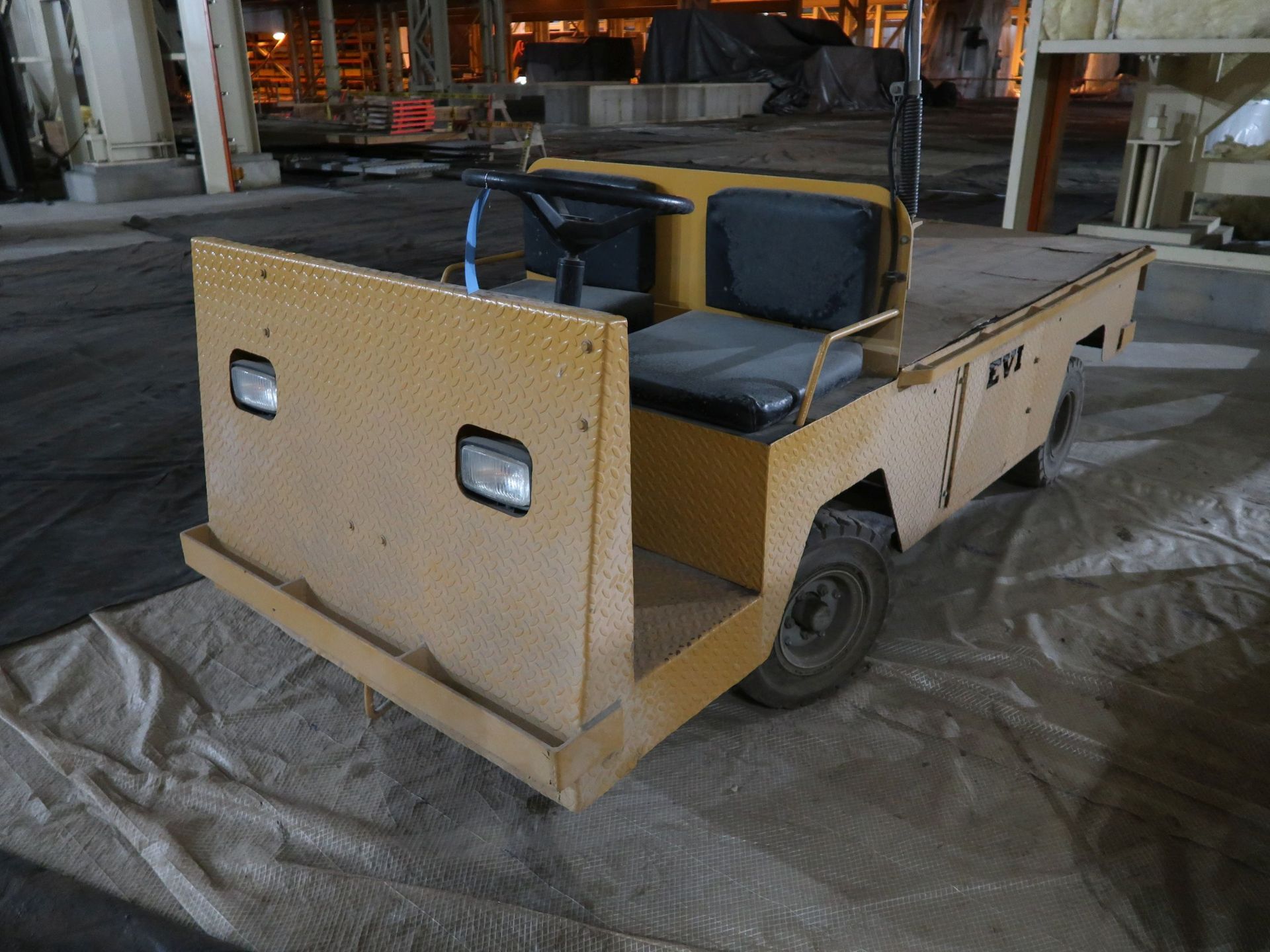 EVI ELECTRIC FLATBED PERSONNEL CART, BUILT-IN CHARGER, 40" X 80" BED, 340 HOURS - Image 3 of 7