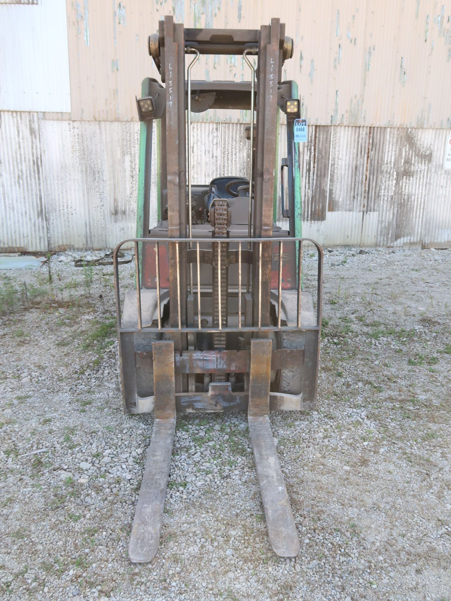 5,000 LB. LINDE MODEL H25D DIESEL POWERED SOLID PNEUMATIC TIRE LIFT TRUCK; S/N 05917, 2-STAGE - Image 2 of 10