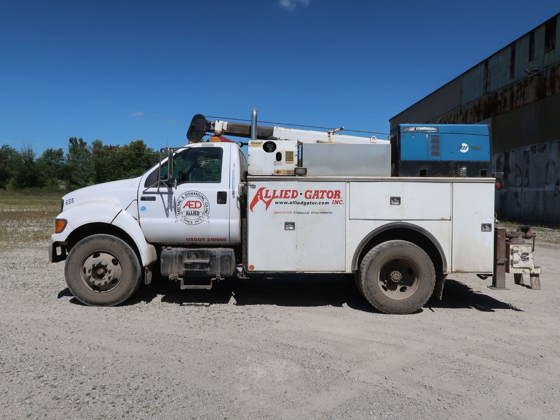 2002 FORD F650 SUPER DUTY SERVICE TRUCK; VIN 3FDNF65H92MA27182, CAT 3126, WELDER, CRANE, AIR - Image 8 of 18