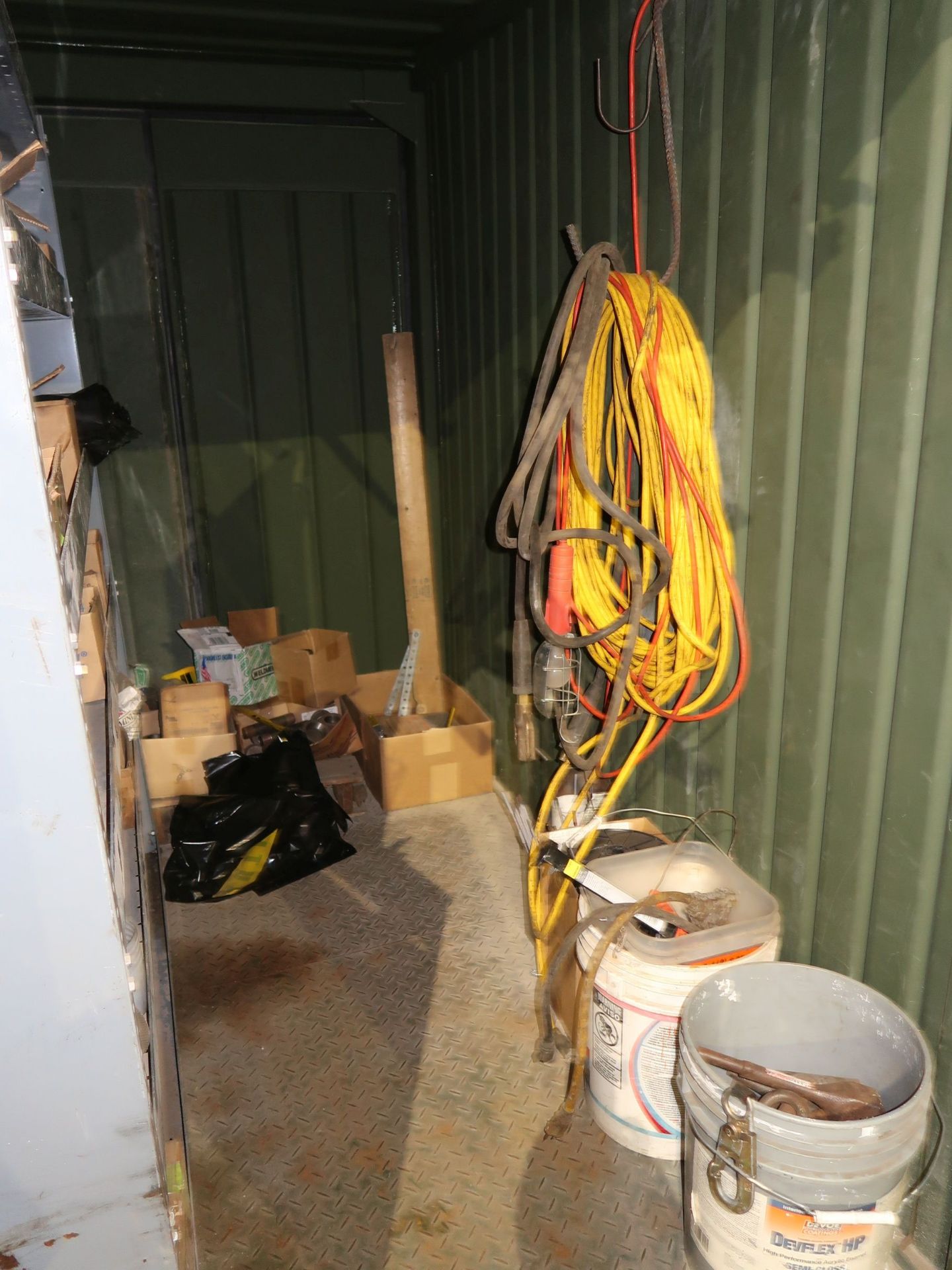 (LOT) CONTENTS OF SHIPPING CONTAINER INCLUDING HARDWARE, TOOLING AND EXTENSION CORDS - Image 2 of 3