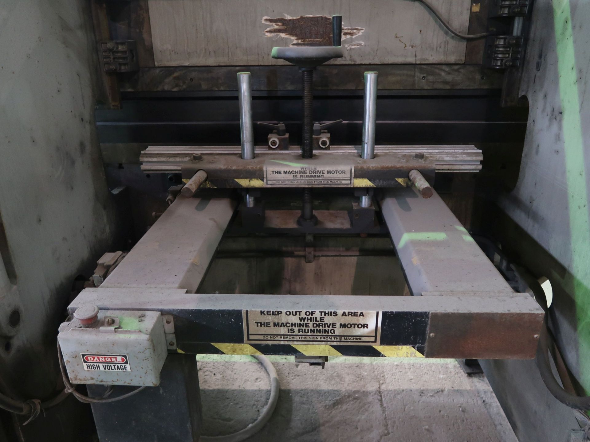 60 TON X 6' ACCURPRESS MODEL 7606 CNC HYDRAULIC PRESS BRAKE; S/N 28554LS - Image 9 of 10