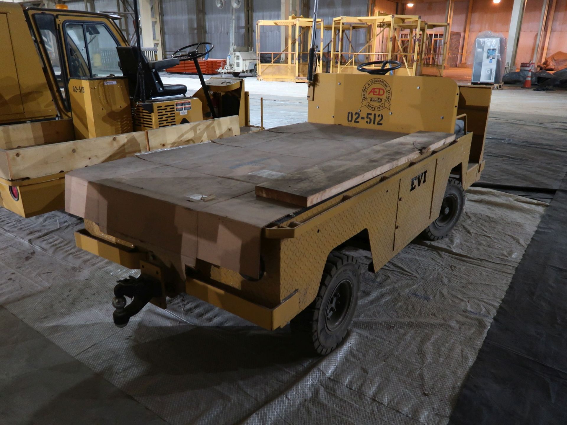 EVI ELECTRIC FLATBED PERSONNEL CART, BUILT-IN CHARGER, 40" X 80" BED, 340 HOURS - Image 5 of 7