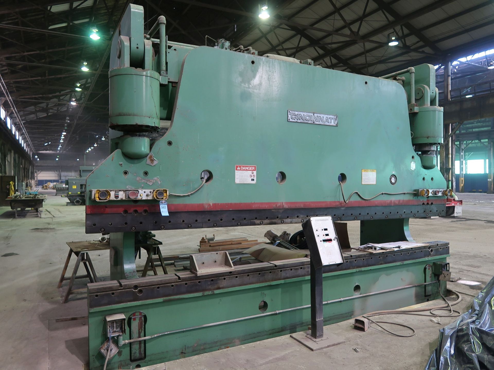 500 TON X 14' CINCINNATI 500FMX14 HYDRAULIC PRESS BRAKE; S/N 43310, 176" BETWEEN UPRIGHTS, 12"