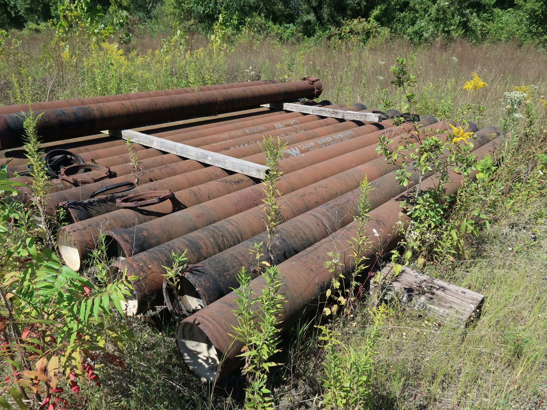 (LOT) CLOW DUCTILE IRON PIPE (10" ID X 18' LONG) APPROX. (75) JOINTS AND (6) PIECES OF ASSORTED - Image 3 of 4