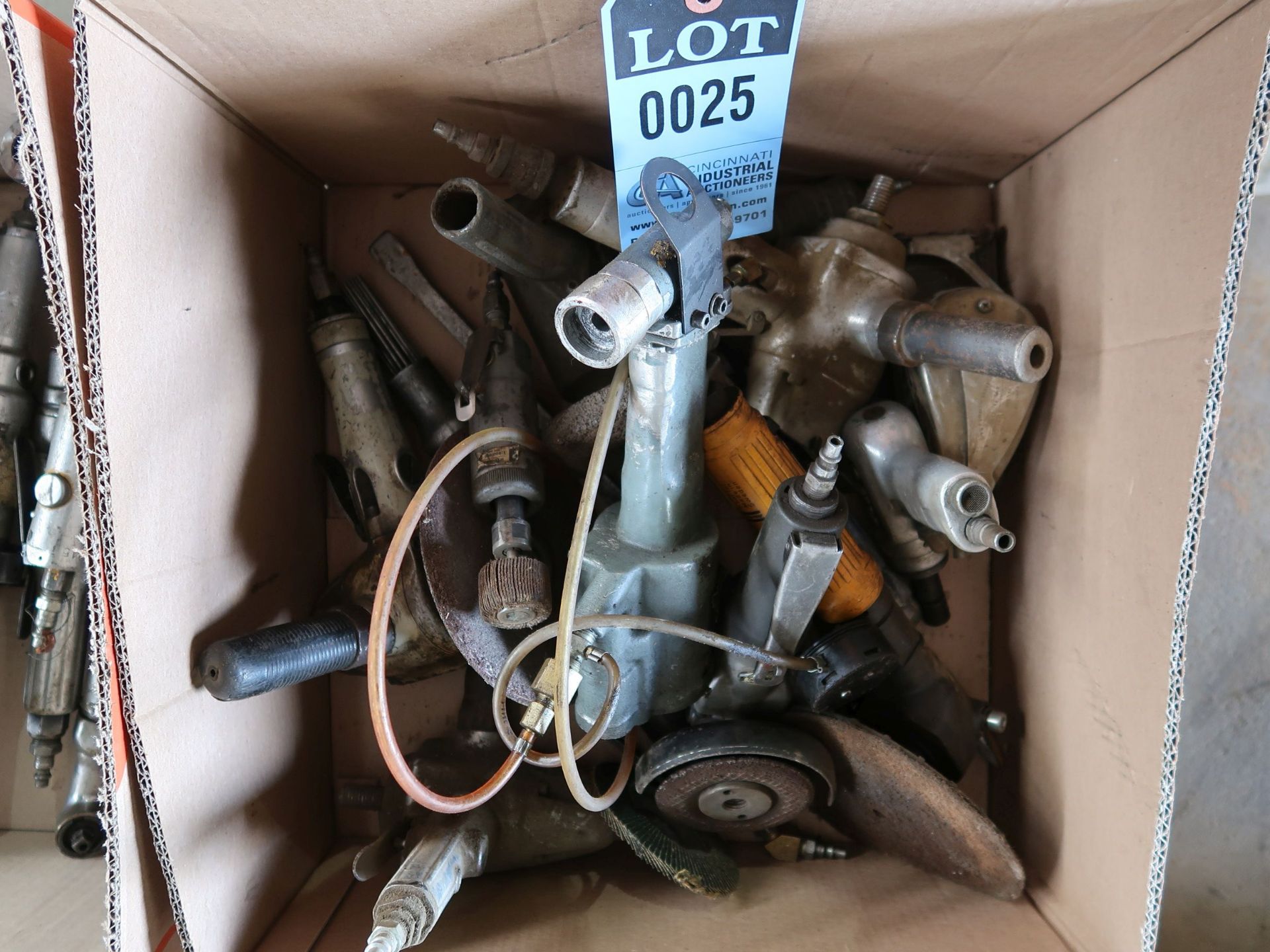 (LOT) MISCELLANEOUS PNEUMATIC TOOLS