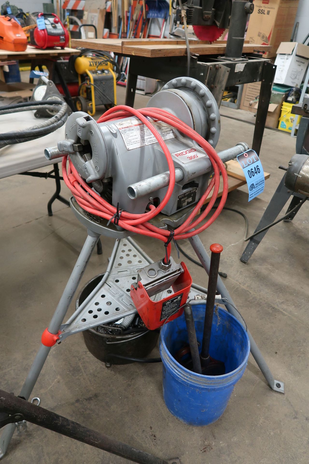 RIDGID 300 ELECTRIC PIPE THREADER WITH OIL PAN - Image 2 of 7