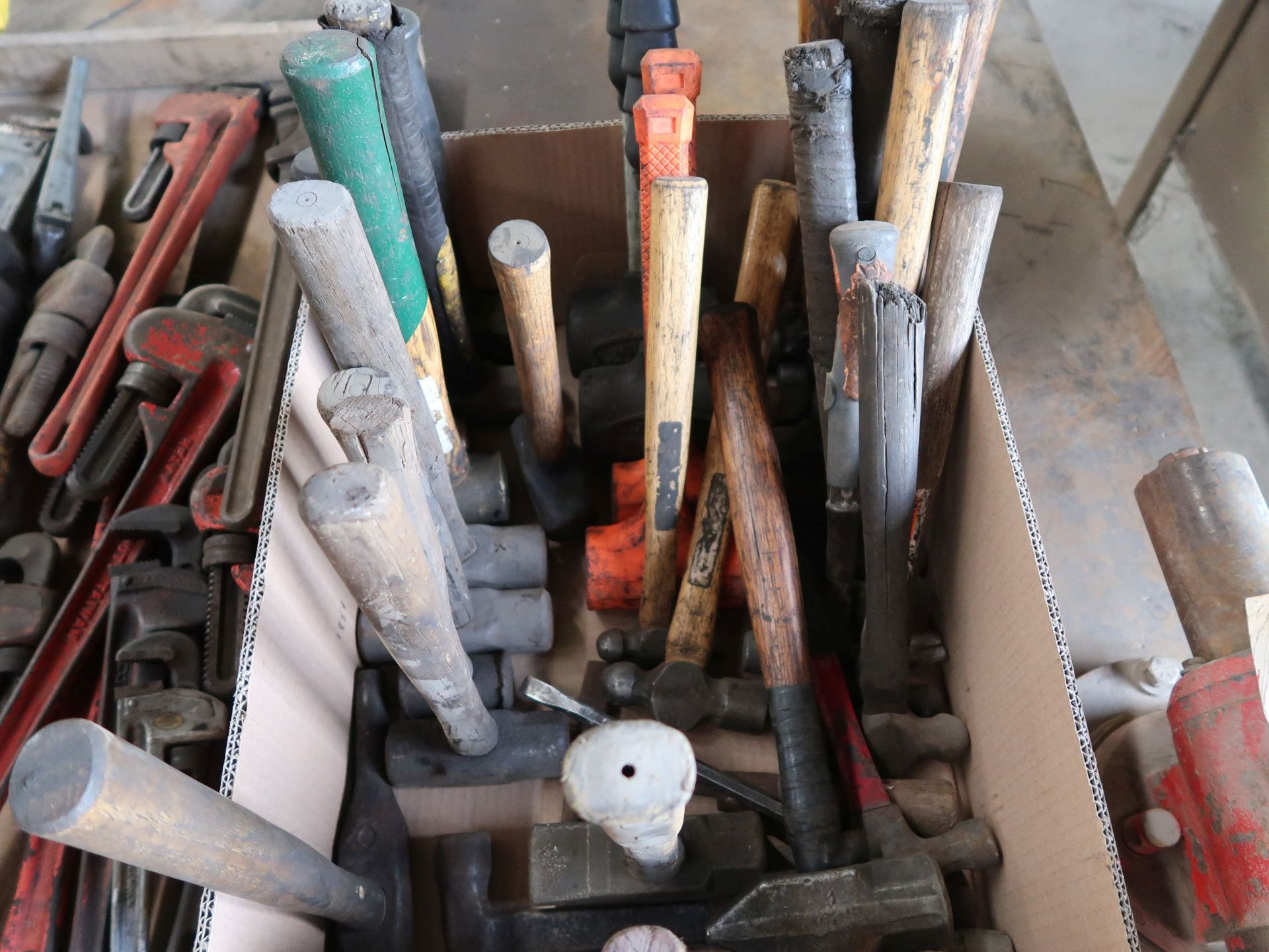 (LOT) MISCELLANEOUS HAMMERS