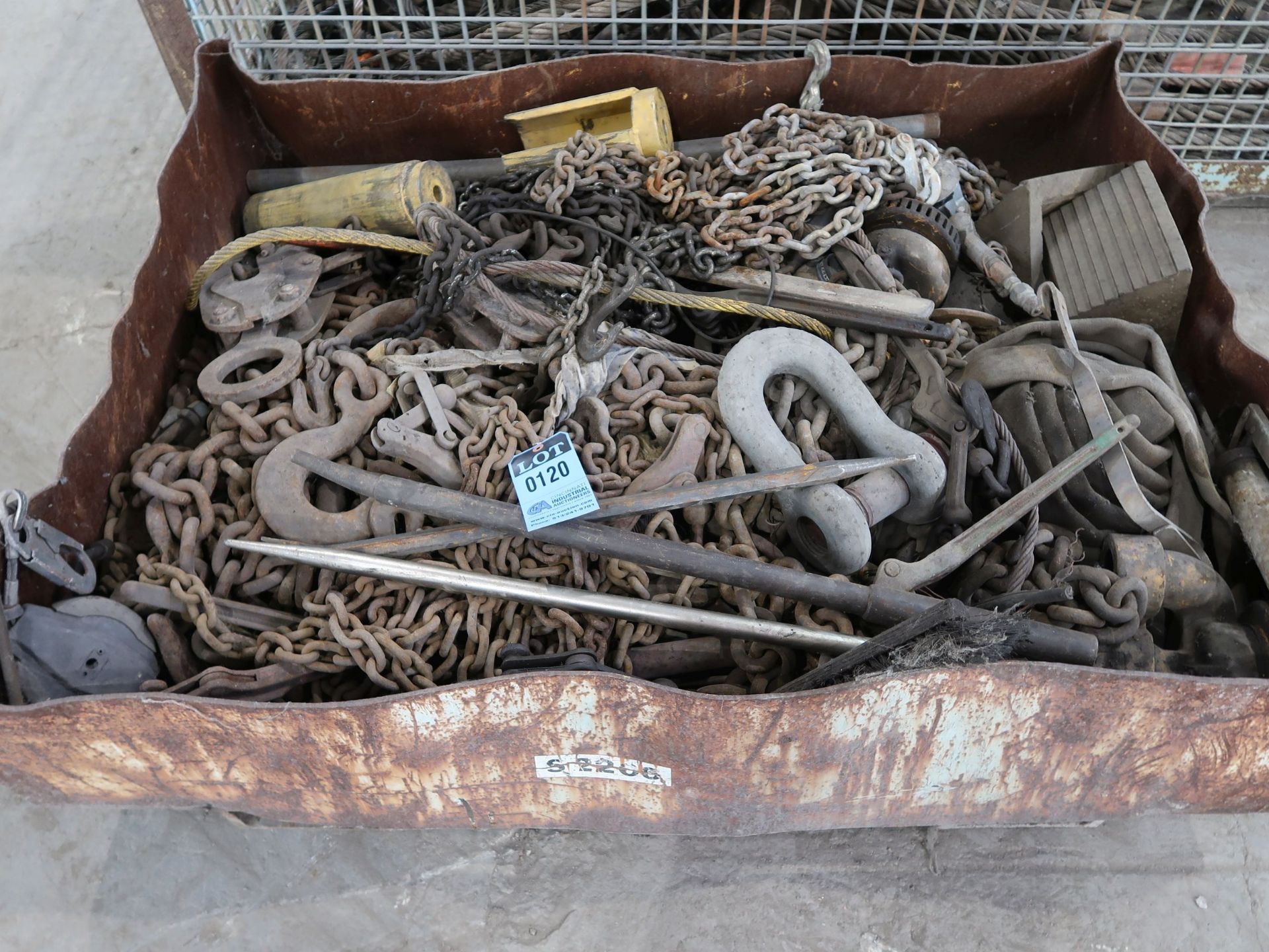 (LOT) LIFTING CHAINS, PLATE CLAMPS, SHACKLES