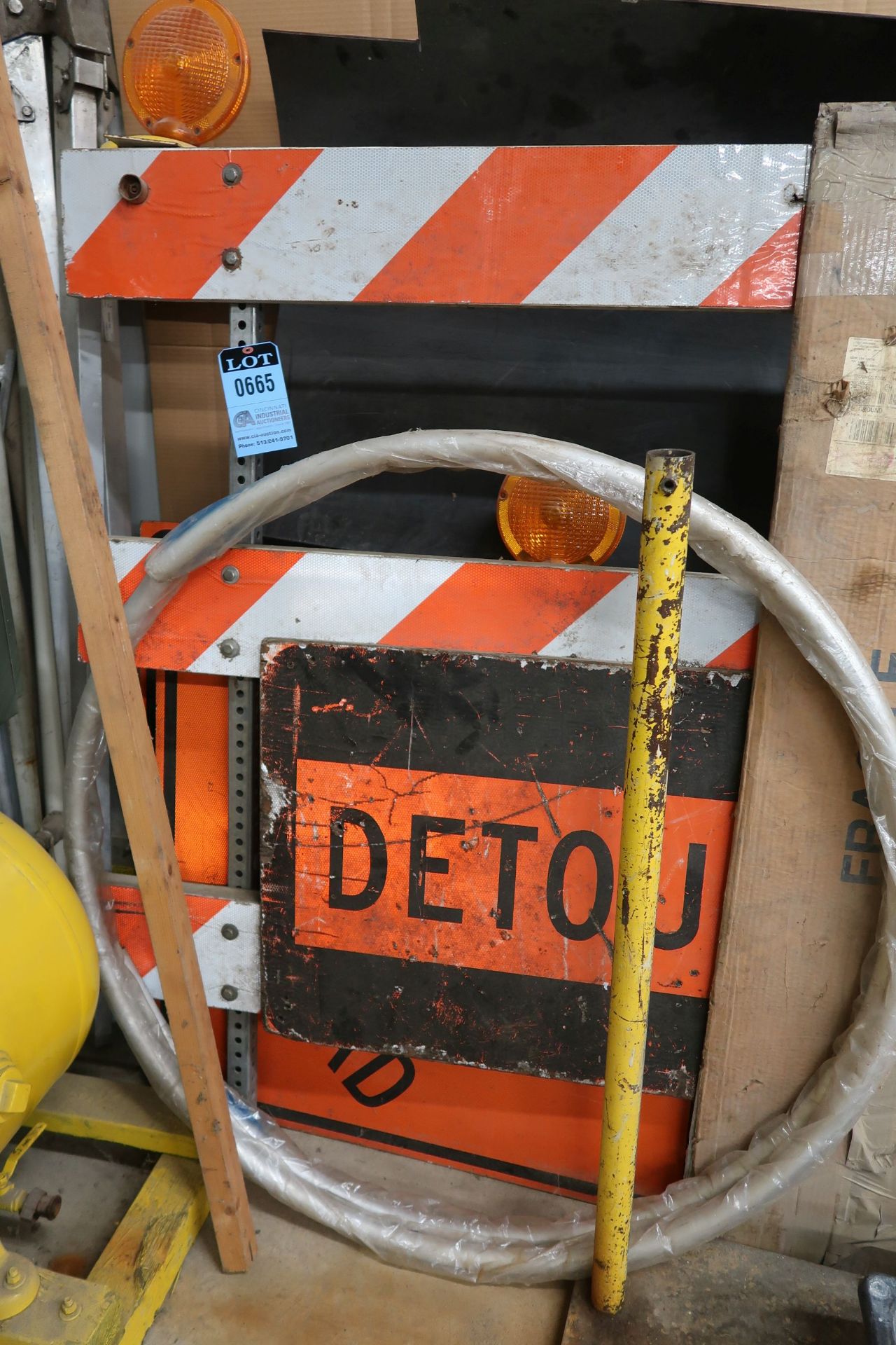 (LOT) CONSTRUCTION SIGNS - Image 3 of 5