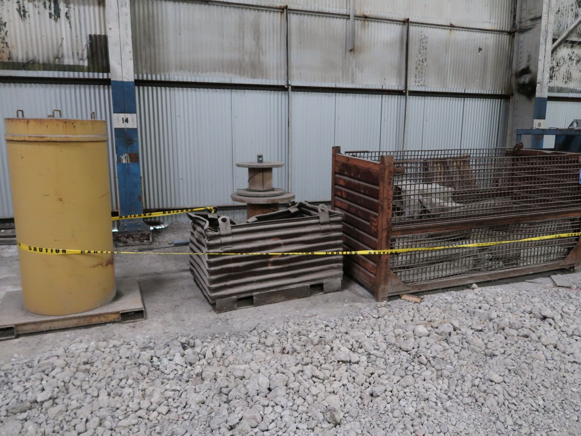 (LOT) STEEL CAGE, LARGE BASKETS, STEEL TOTE, YELLOW CYLINDER