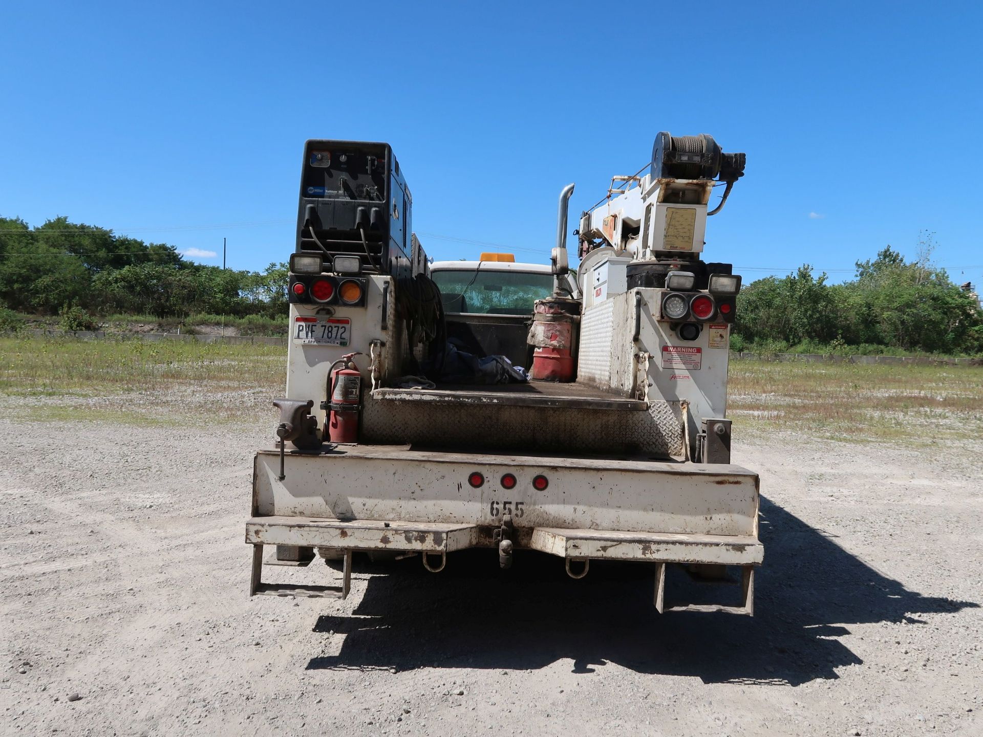 2002 FORD F650 SUPER DUTY SERVICE TRUCK; VIN 3FDNF65H92MA27182, CAT 3126, WELDER, CRANE, AIR - Image 6 of 18