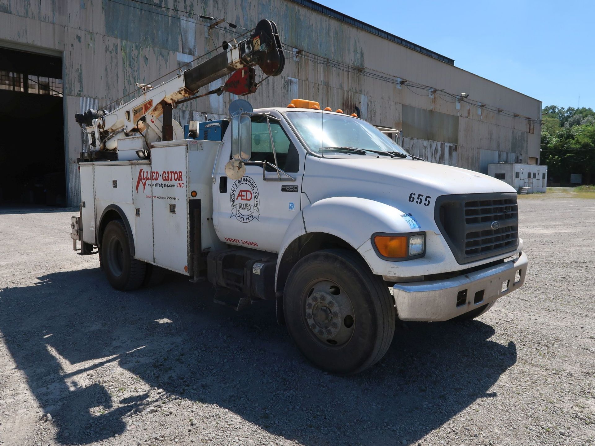 2002 FORD F650 SUPER DUTY SERVICE TRUCK; VIN 3FDNF65H92MA27182, CAT 3126, WELDER, CRANE, AIR - Image 3 of 18