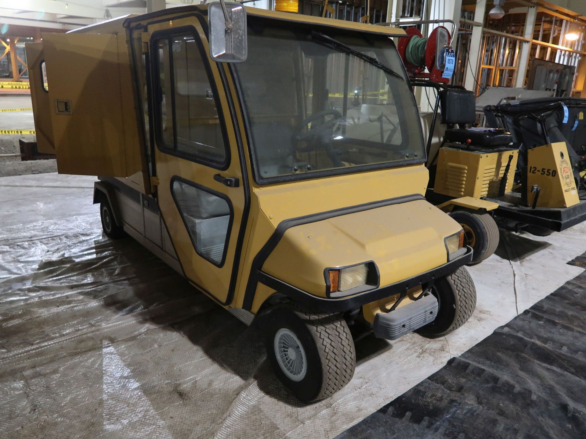 INGERSOLL RAND / CLUBCAR CARRYALL 6 ELECTRIC ENCLOSED REAR MAINTENANCE CART; S/N J0531-528157, 48" X - Image 3 of 6