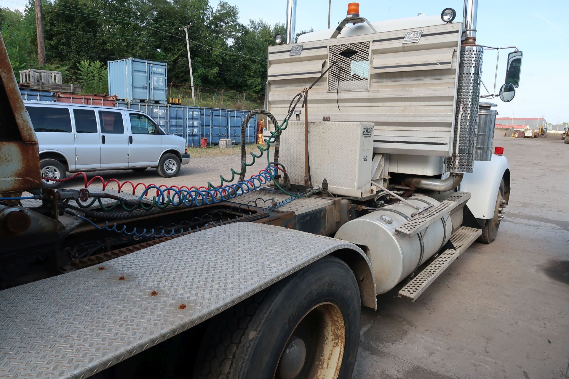 1993 KENWORTH TANDEM AXLE ROAD TRACTOR; VIN 2XKWDB9X9PM613892, CAT ENGINE, 93,502 MILES, UNIT 136 - Image 3 of 10